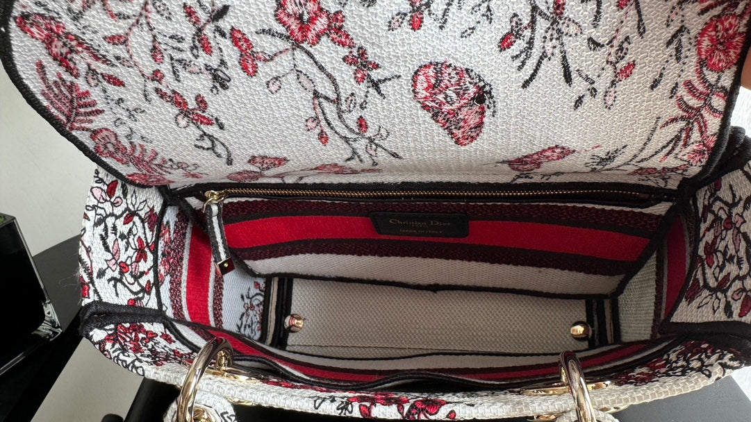 Luxury Diormedium lady 24 red white embroidery