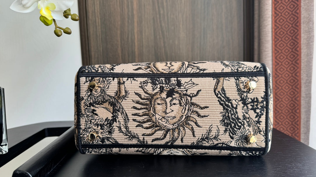 Luxury Diormedium lady 24 black beige embroidery