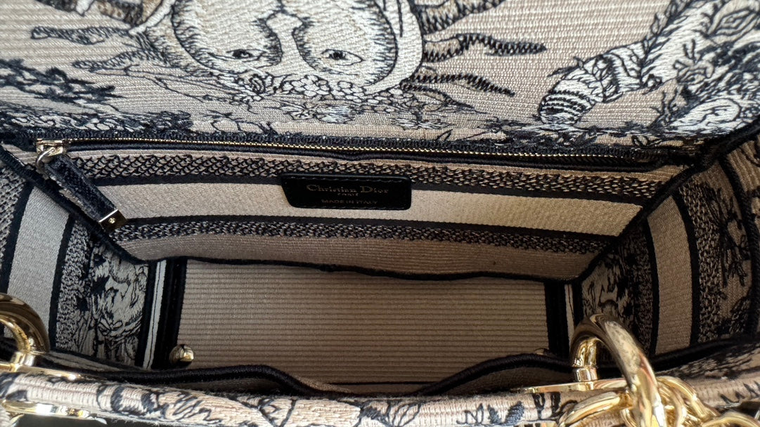 Luxury Diormedium lady 24 black beige embroidery