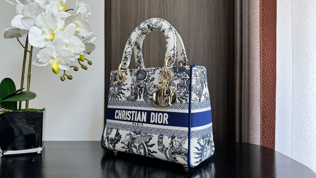 Luxury Diormedium lady 24 blue white embroidery