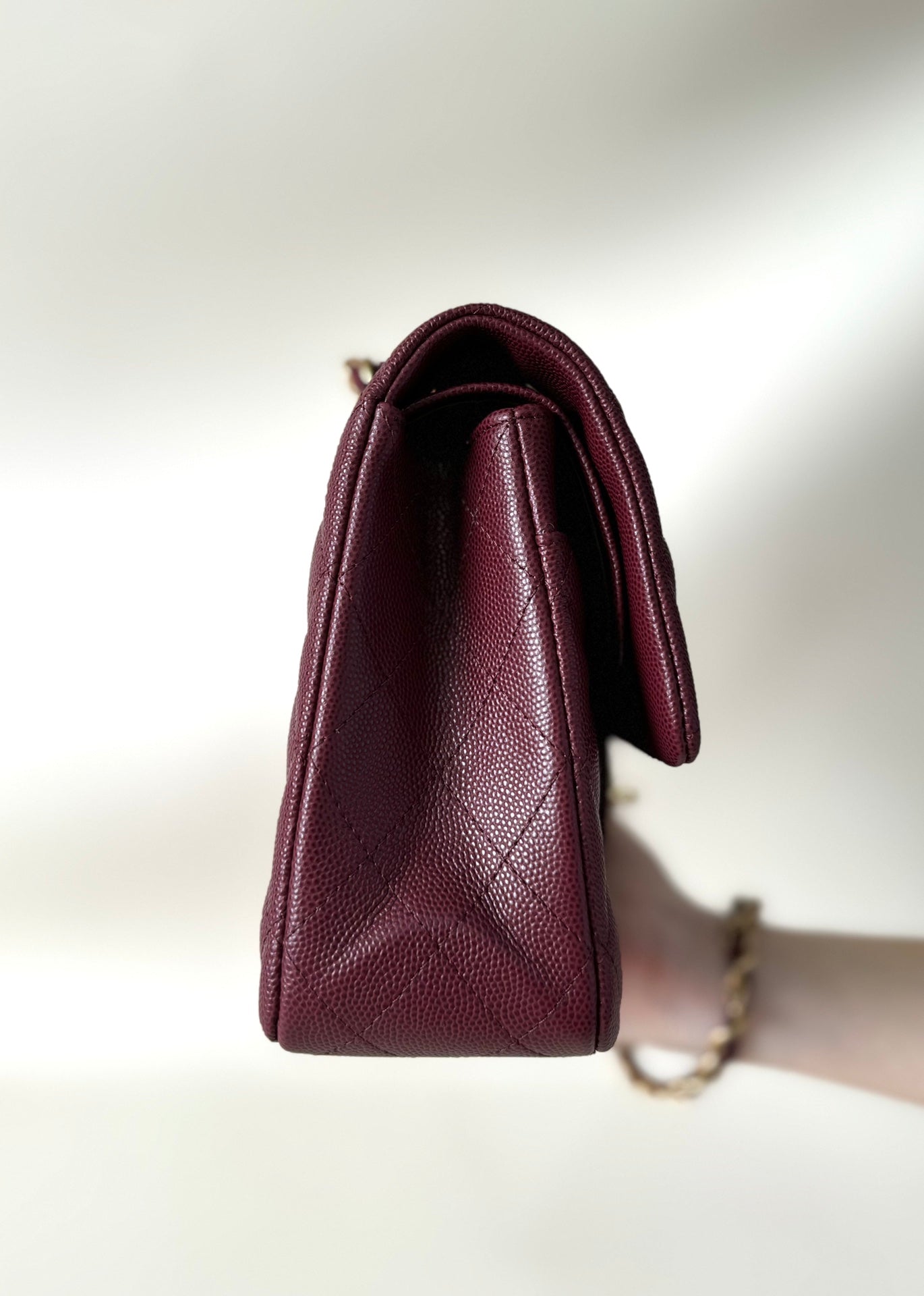 Luxury Chanel flap bag medium 25 burgundy caviar gold hardware