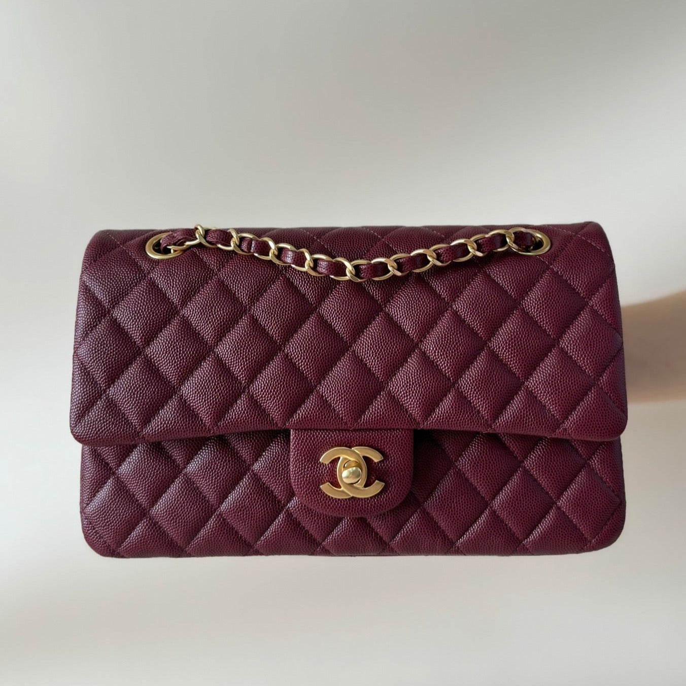 Luxury Chanel flap bag medium 25 burgundy caviar gold hardware