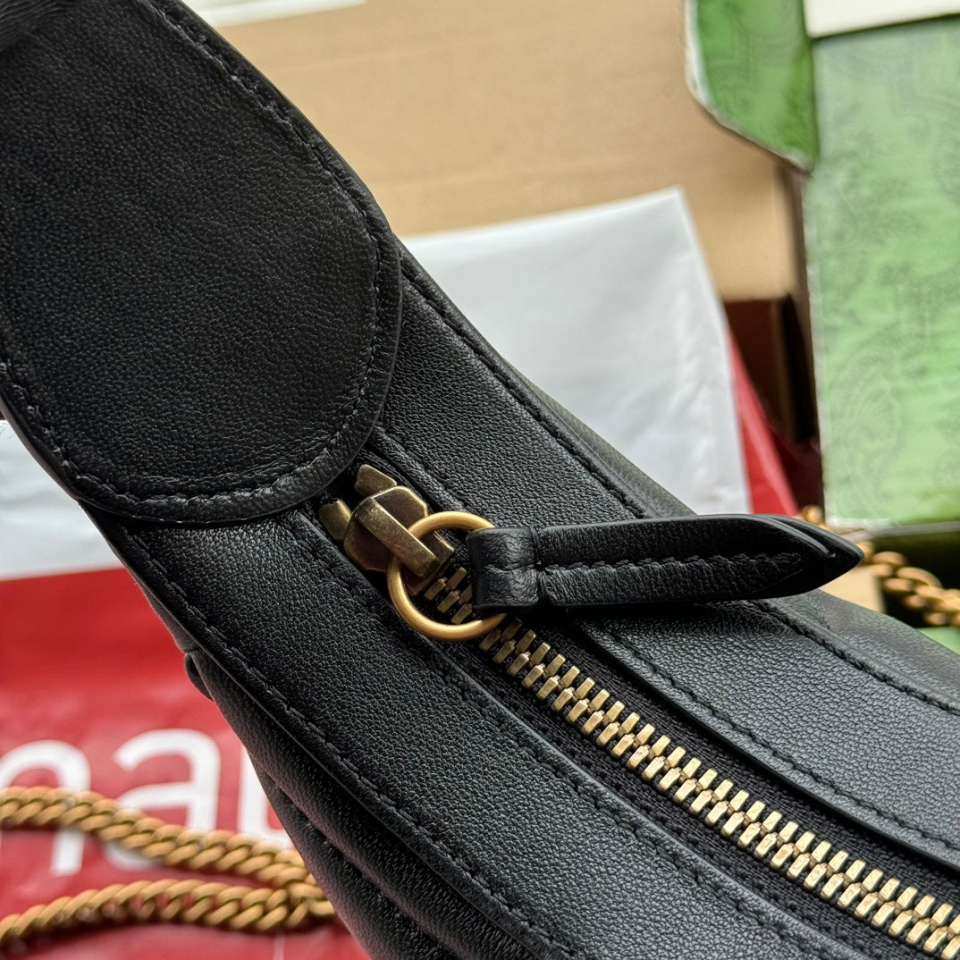 Luxury Gucci gg marmont half-moon shaped 21cm black calfskin gold hardware