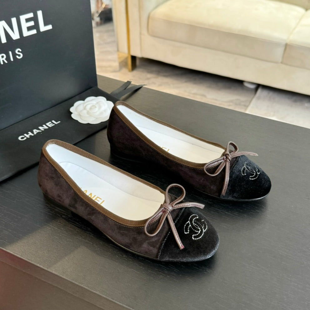 Luxury Chanel ballet flat chocolate suede and black canvas