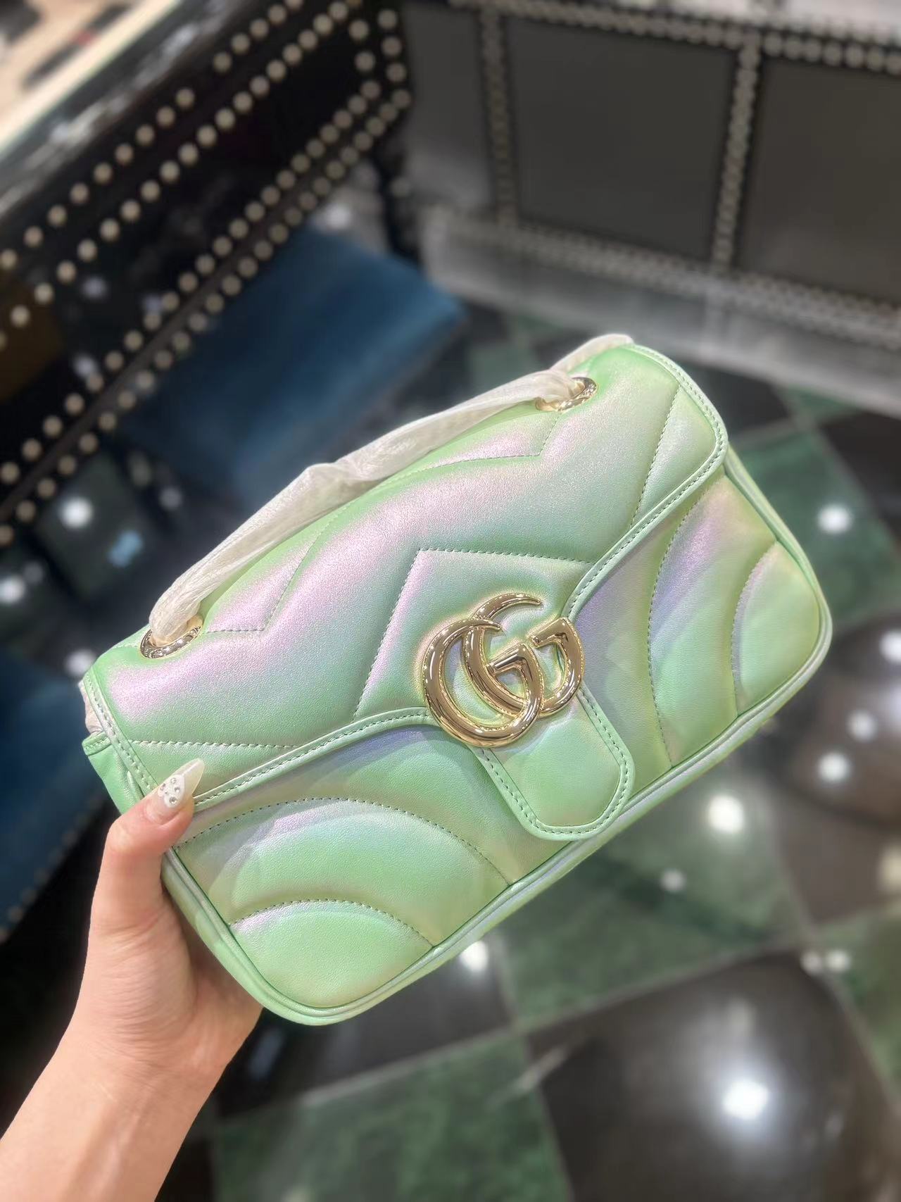 Luxury Gucci GG MARMONT 26 MEDIUM SHOULDER BAG GREEN IRIDESCENT CALFSKIN
