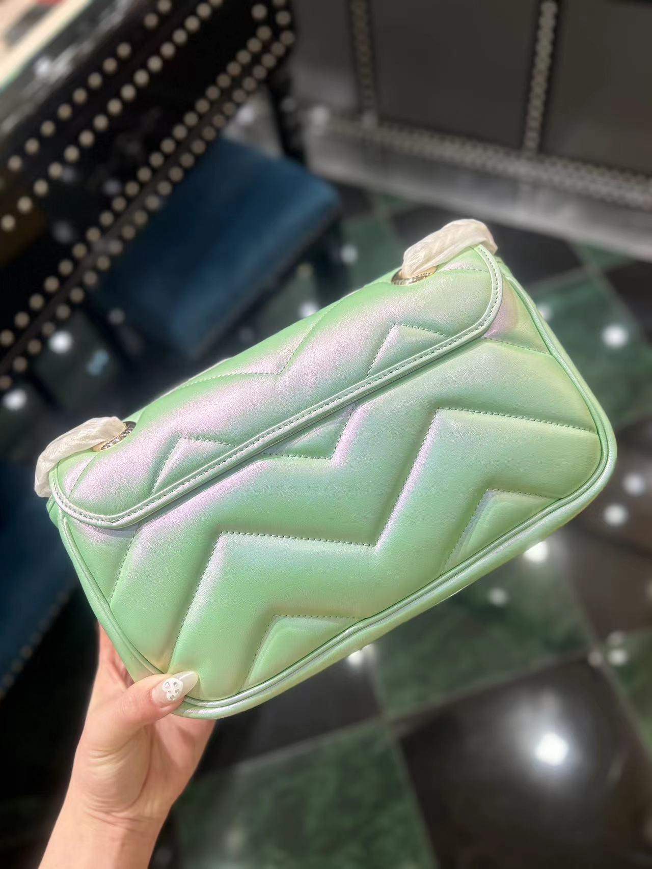 Luxury Gucci GG MARMONT 26 MEDIUM SHOULDER BAG GREEN IRIDESCENT CALFSKIN