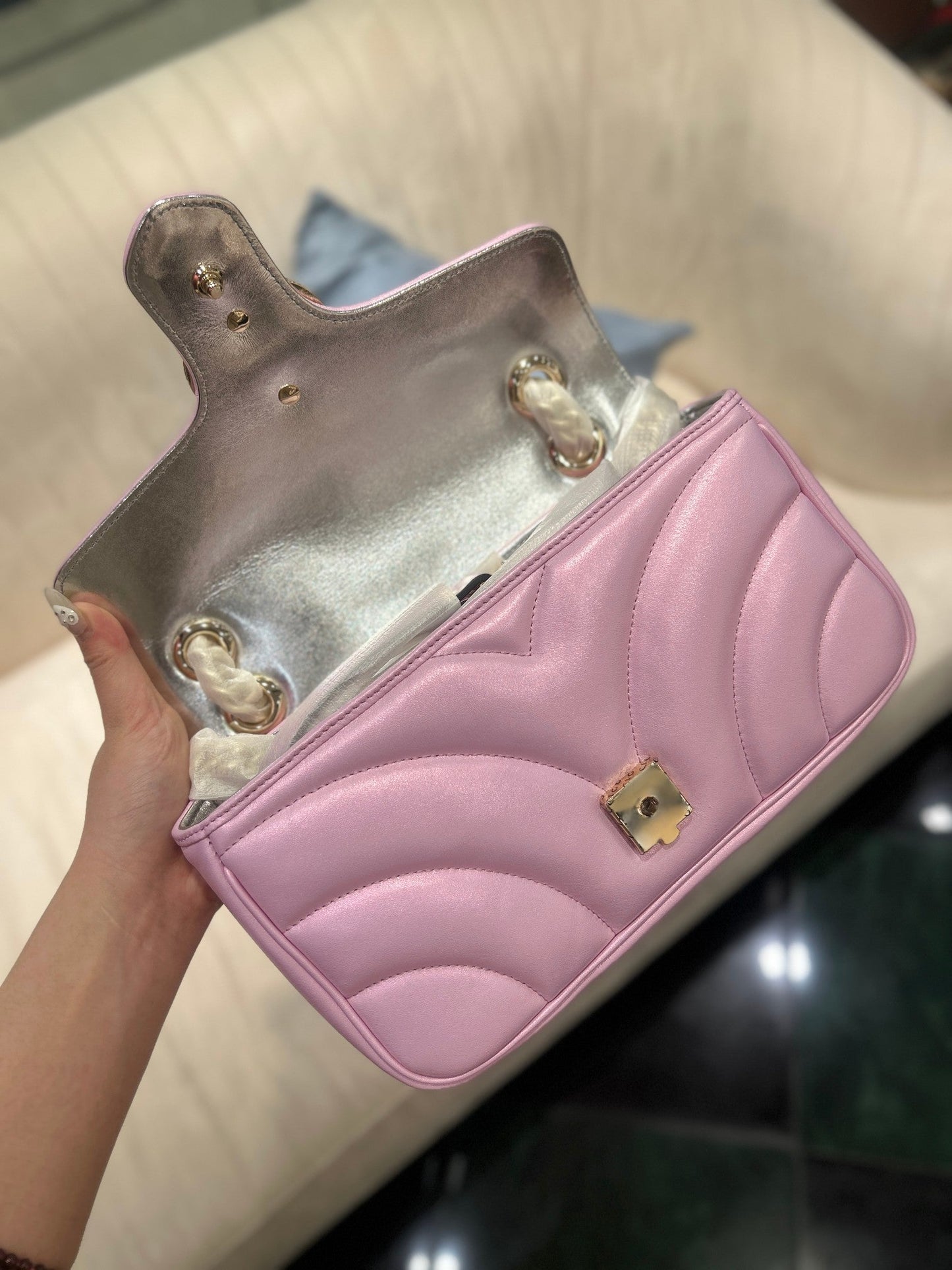 Luxury Gucci GG MARMONT 26 MEDIUM SHOULDER BAG LIGHT PINK CALFSKIN