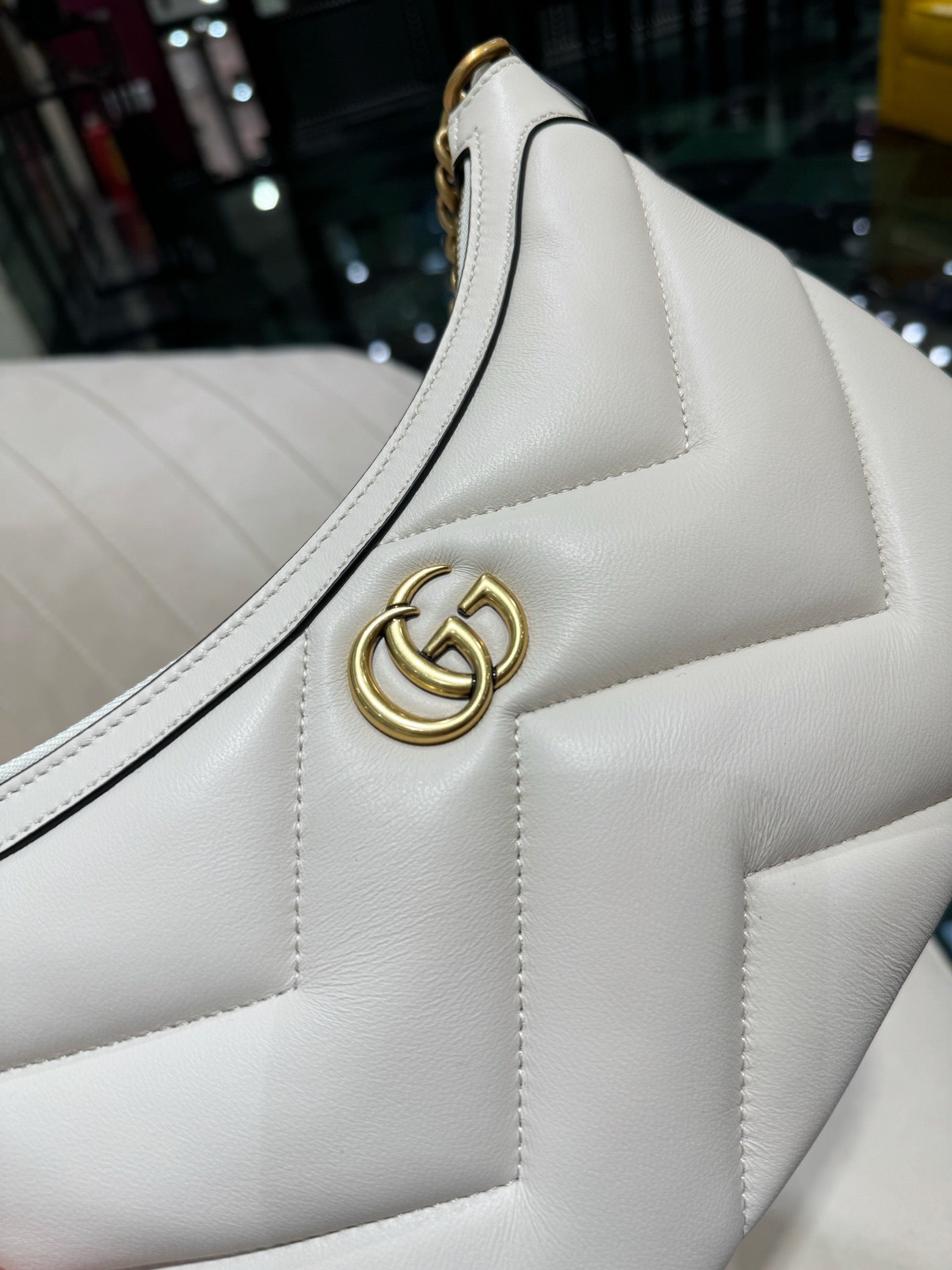 Luxury Gucci GG SMALL 26 MARMONT BAG IN WHITE CALFSKIN