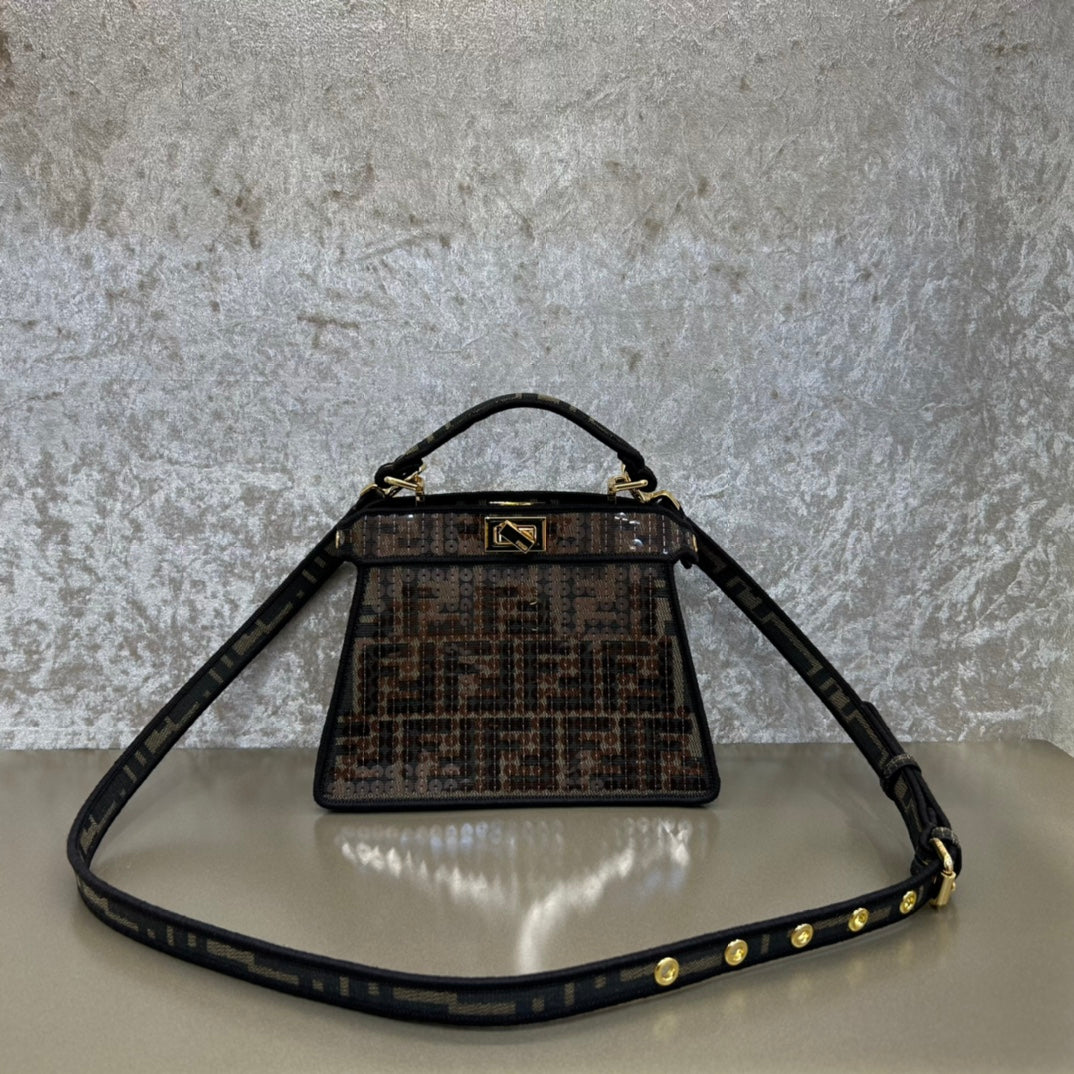 Luxury FendiLuxury FendiPEEKABOO ISEEU 20 BAG IN CHOCOLATE BROWN MIX BLACK NAPPA LEATHER GOLD HARDWARE