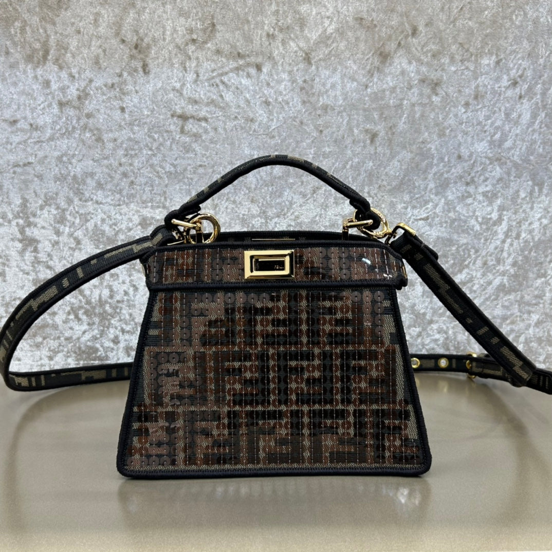 Luxury FendiLuxury FendiPEEKABOO ISEEU 20 BAG IN CHOCOLATE BROWN MIX BLACK NAPPA LEATHER GOLD HARDWARE