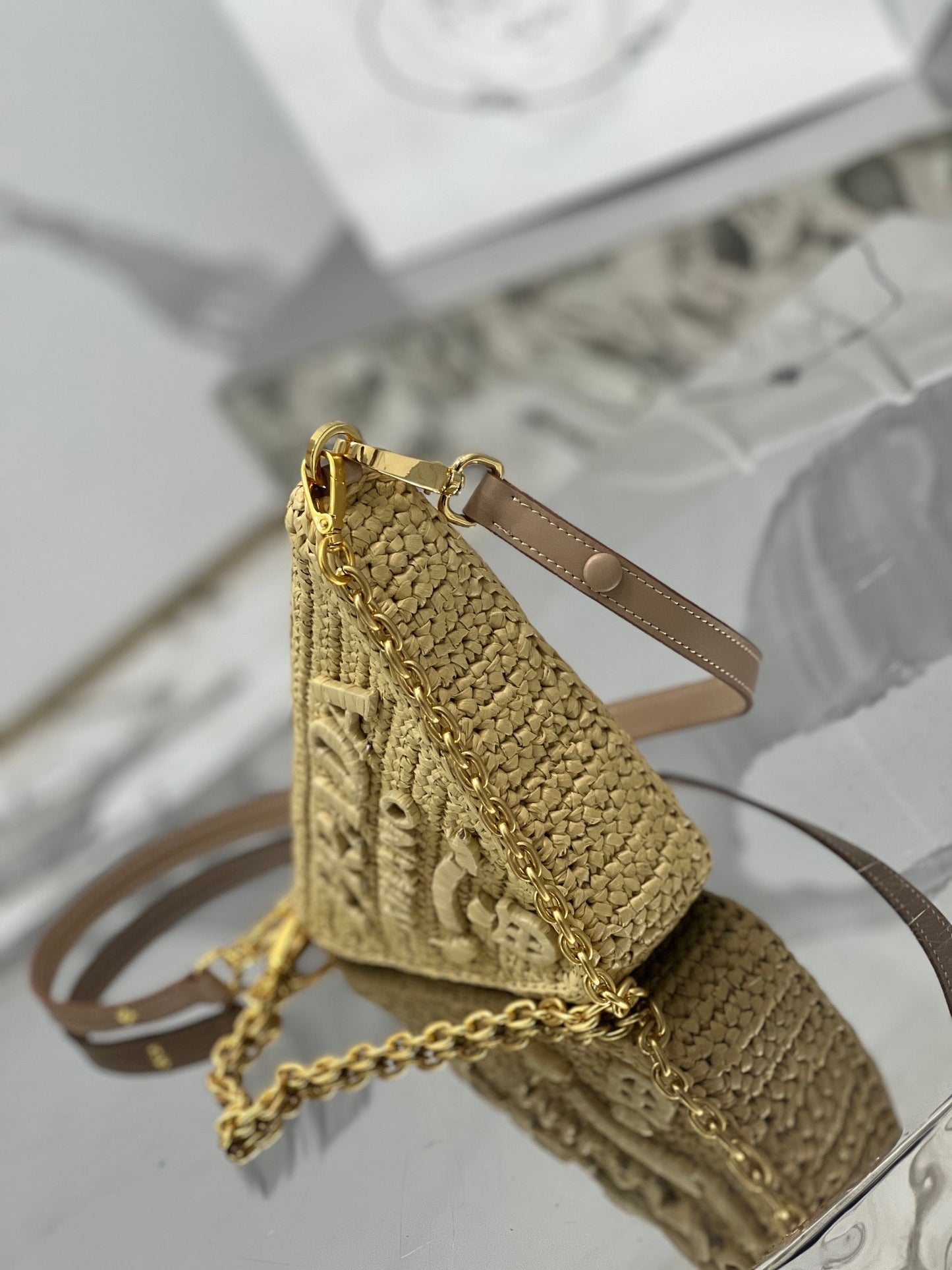 Luxury PradaTRIANGLE BAG 26 IN BEIGE WOVEN RAFFIA GOLD CHAIN