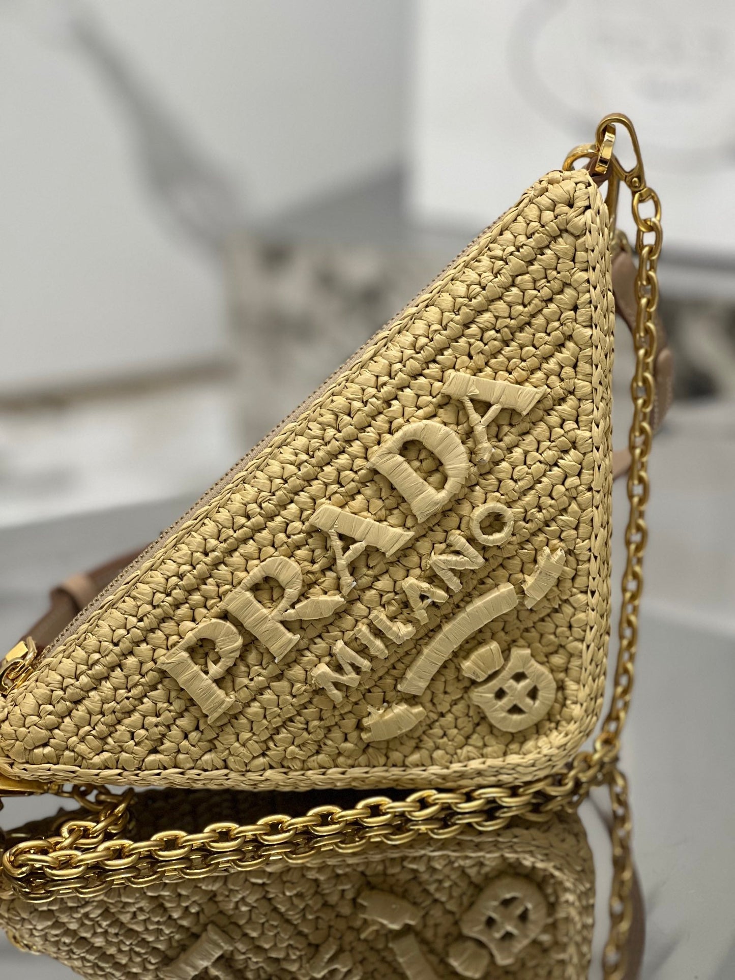 Luxury PradaTRIANGLE BAG 26 IN BEIGE WOVEN RAFFIA GOLD CHAIN