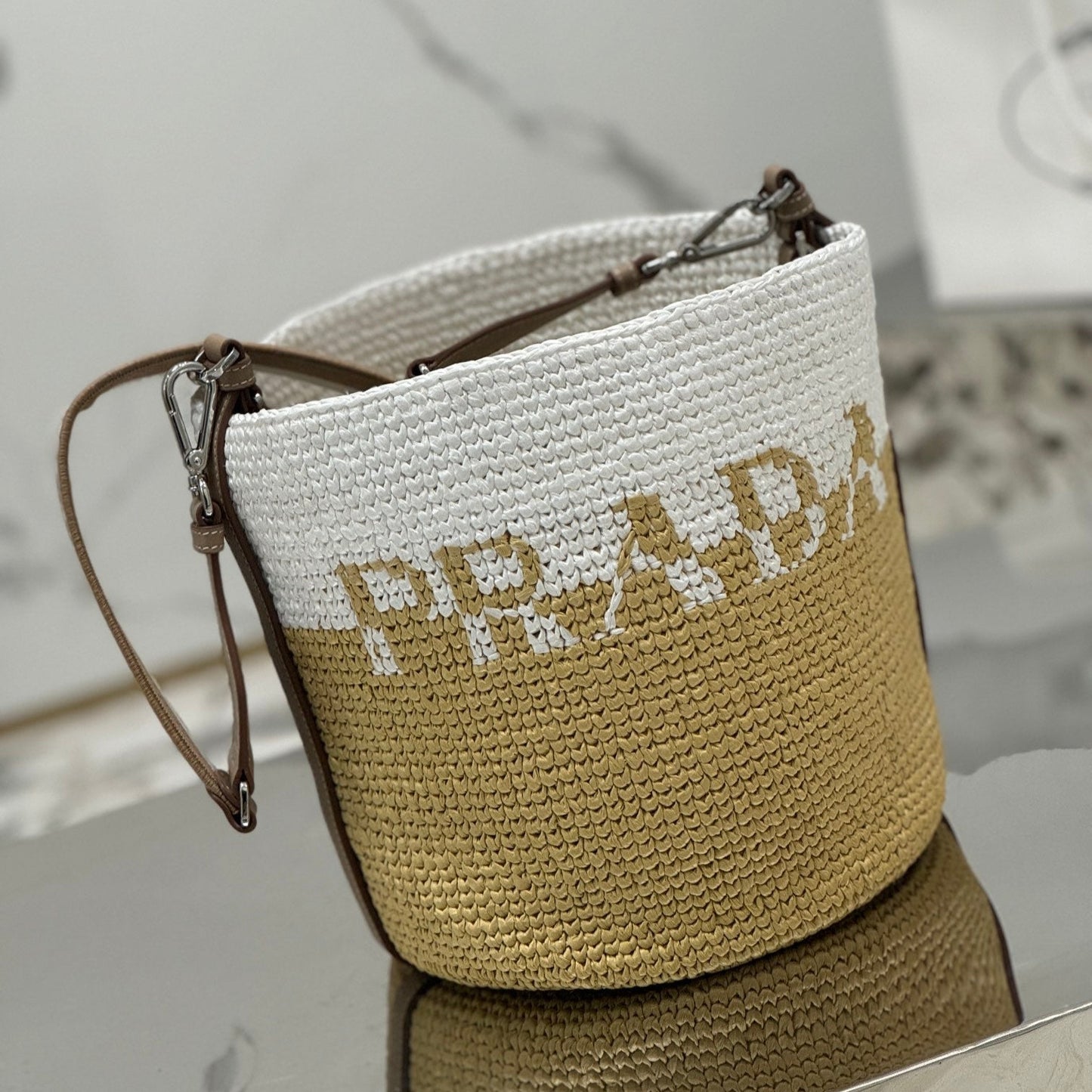 Luxury PradaBUCKET BAG 25 IN WHITE MIX BEIGE RAFFIA AND BROWN CALFSKIN HANDLE