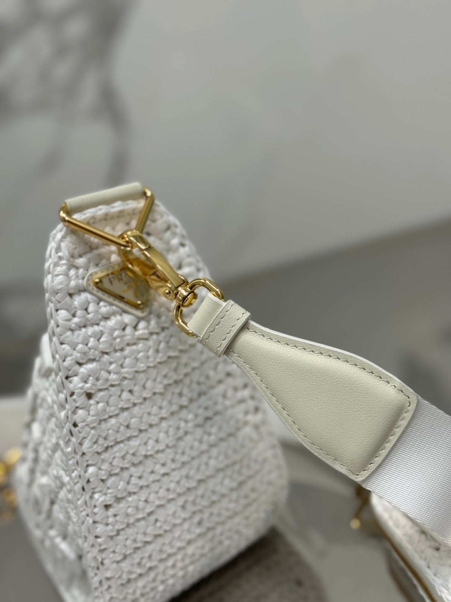 Luxury PradaCROCHET TRIANGLE BAG 26 IN WHITE RAFFIA GOLD HARDWARE