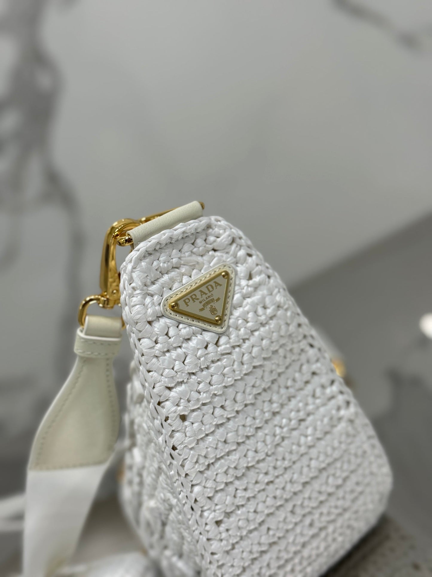 Luxury PradaCROCHET TRIANGLE BAG 26 IN WHITE RAFFIA GOLD HARDWARE
