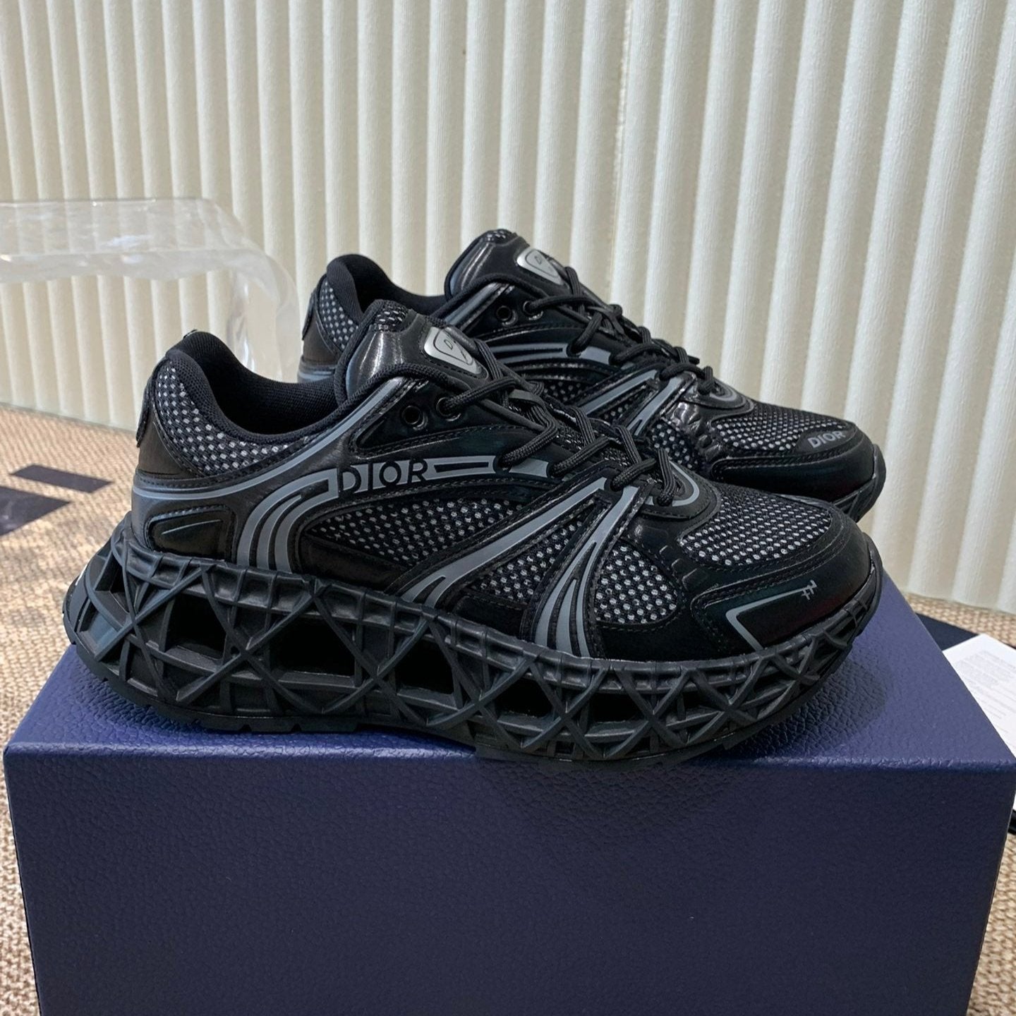 Luxury DiorSneaker B35 In Black Calfskin And Fabric 113123