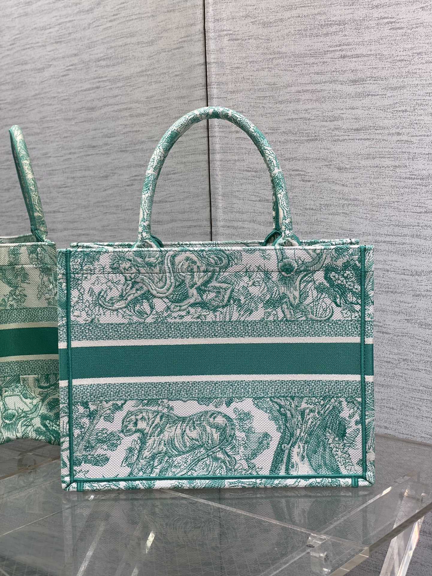 Luxury Diormedium  DIORiviera book tote 36 aquamarina tiger embroidery canvas