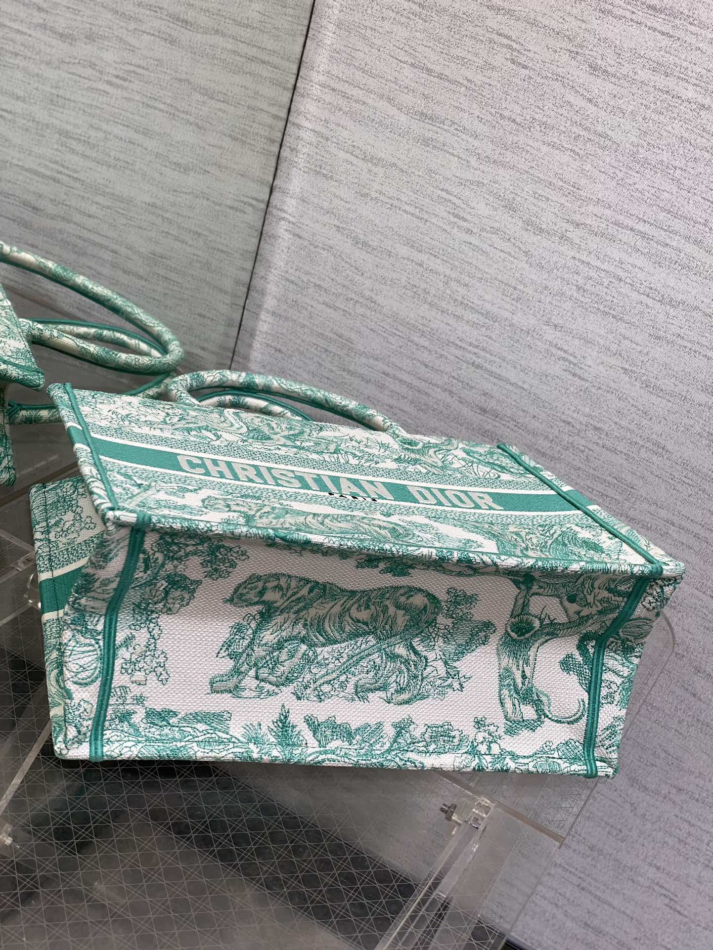 Luxury Diormedium  DIORiviera book tote 36 aquamarina tiger embroidery canvas