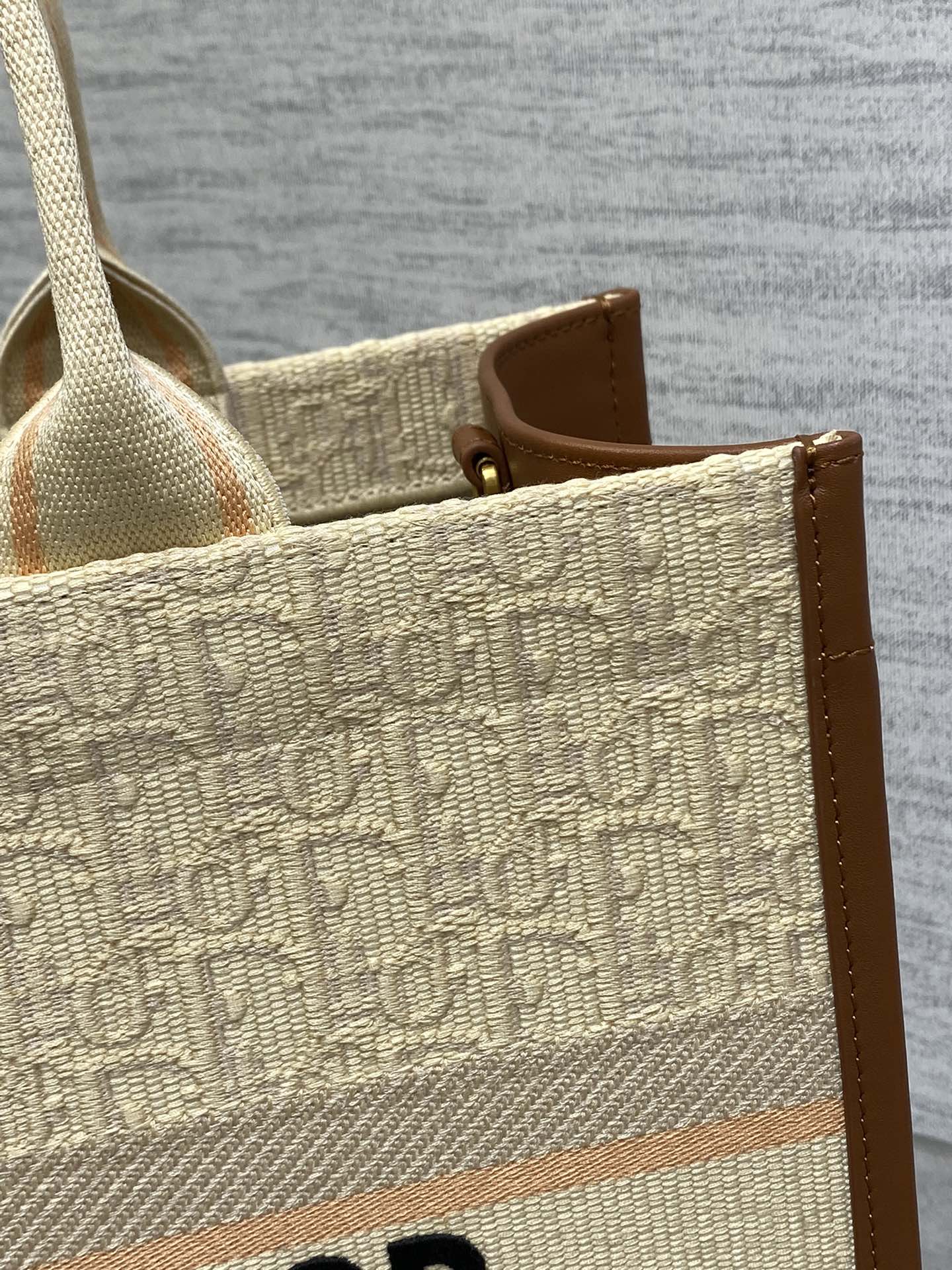 Luxury DiorMedium Book Tote 37 Beige Oblique Embroidered Raffia Camel Calfskin