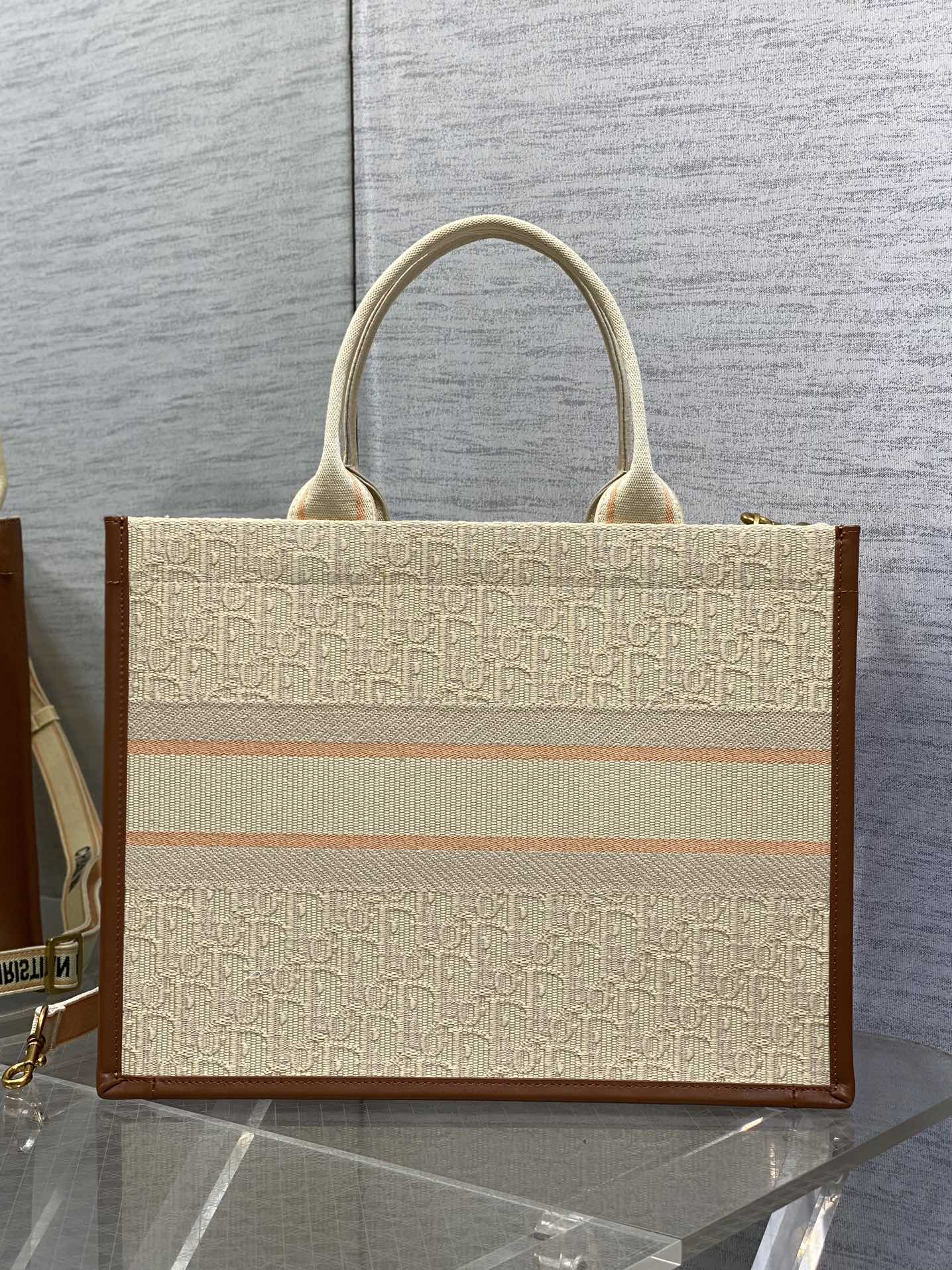 Luxury DiorMedium Book Tote 37 Beige Oblique Embroidered Raffia Camel Calfskin