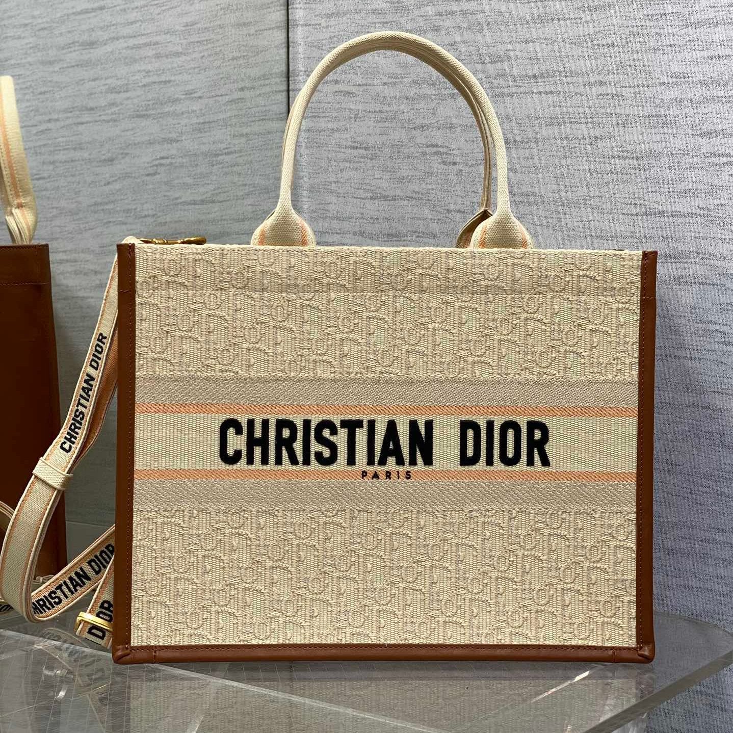 Luxury DiorMedium Book Tote 37 Beige Oblique Embroidered Raffia Camel Calfskin