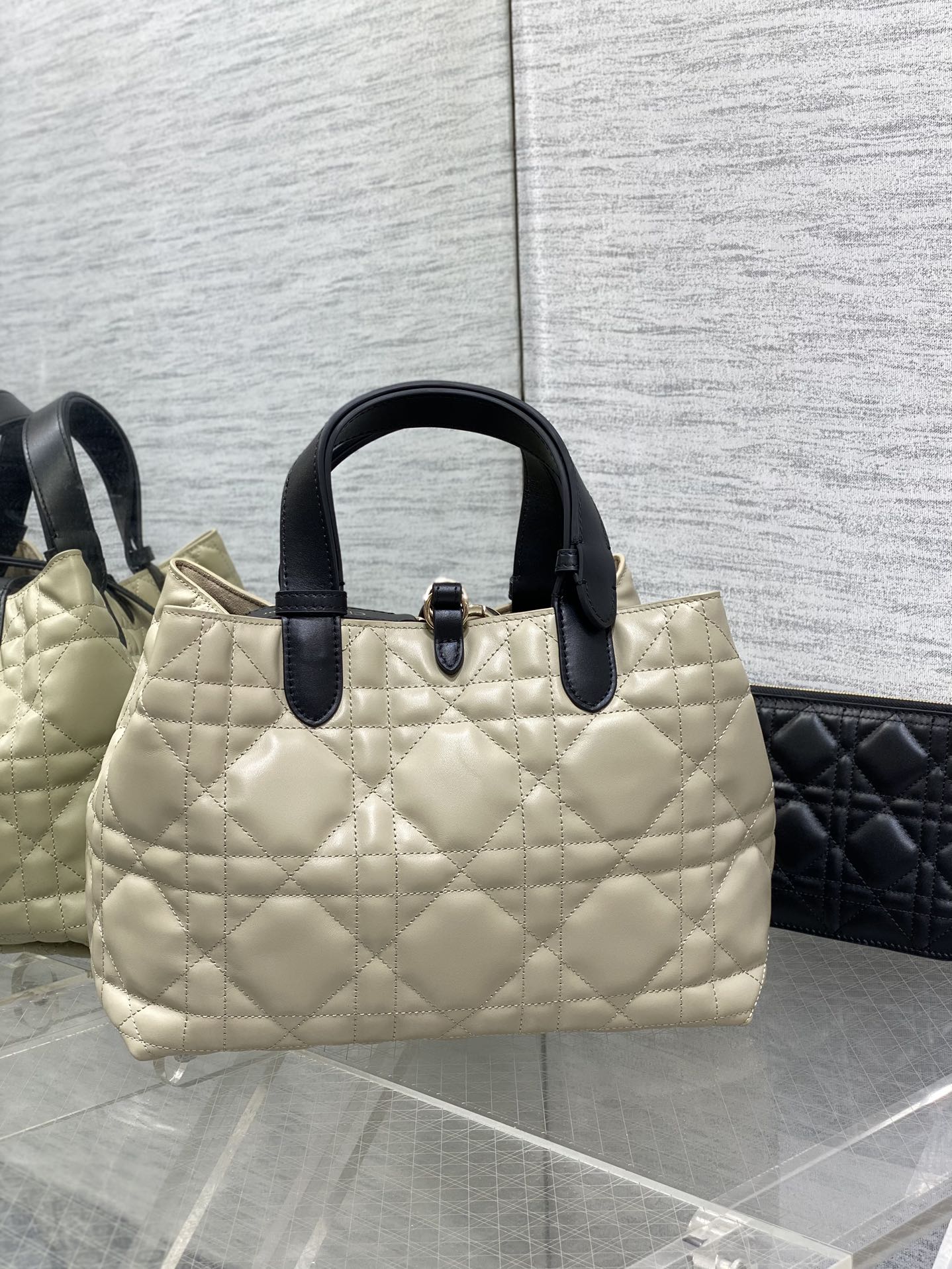 Luxury DiorToujour 28 Bag Beige Black Lambskin