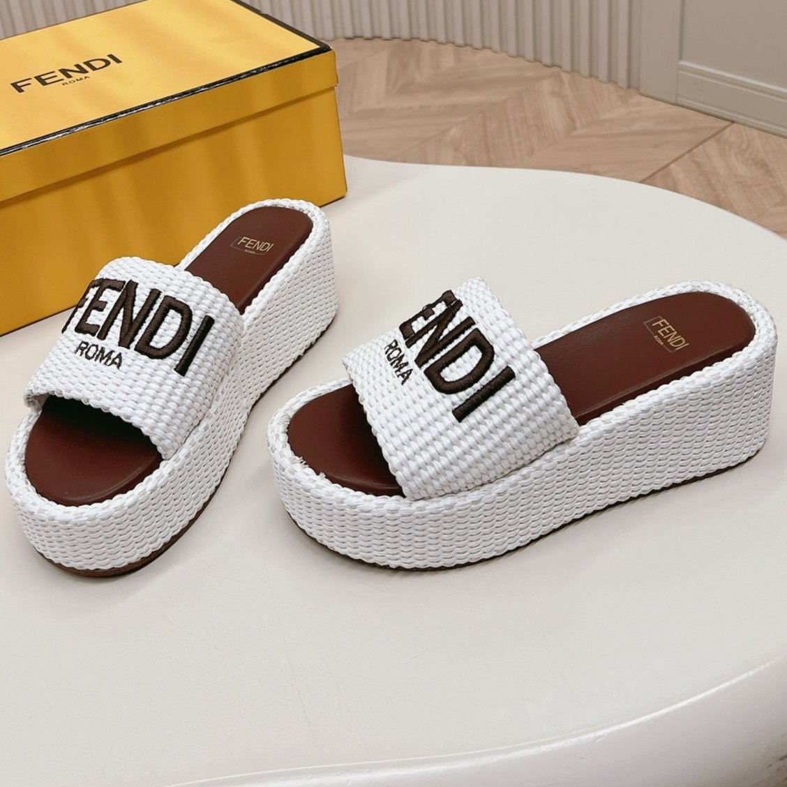 Luxury FendiLuxury FendiSIGNATURE WEDGE PLATFORM 6 CM IN WHITE FIBRE WITH BROWN EMBROIDERED LOGO