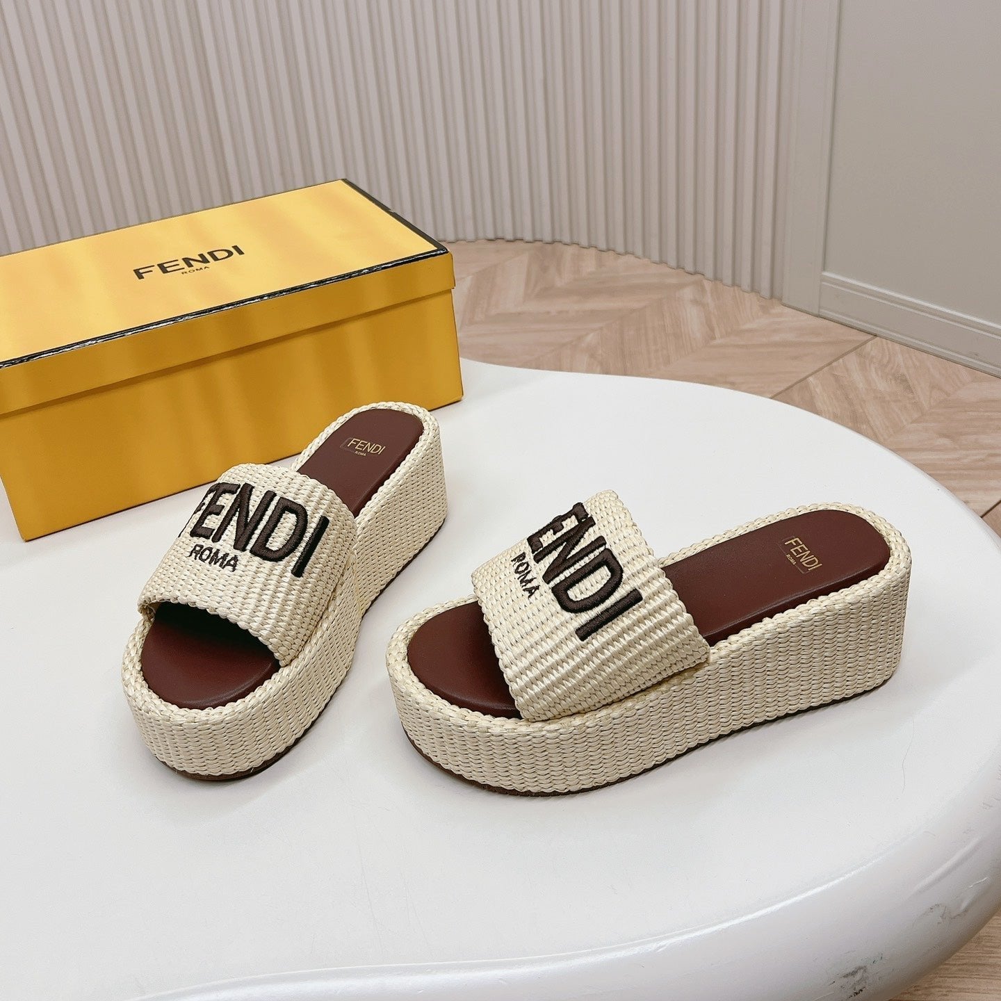 Luxury FendiLuxury FendiSIGNATURE WEDGE PLATFORM 6 CM IN BEIGE FIBRE WITH BROWN EMBROIDERED LOGO