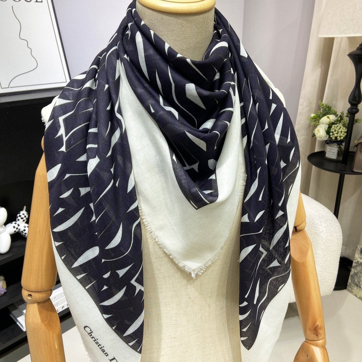 Luxury DiorMISS  Luxury DiorALLOVER SHAWL 140 CM IN BLACK MIX WHITE SILK CASHMERE 411629