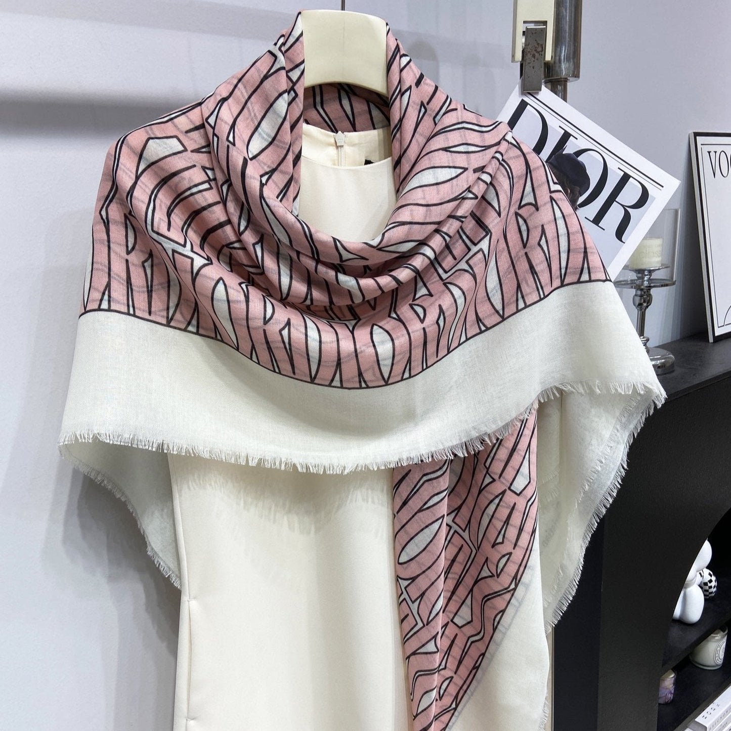 Luxury DiorMISS  Luxury DiorALLOVER SHAWL 140 CM IN PALE PINK MIX WHITE SILK CASHMERE 411631