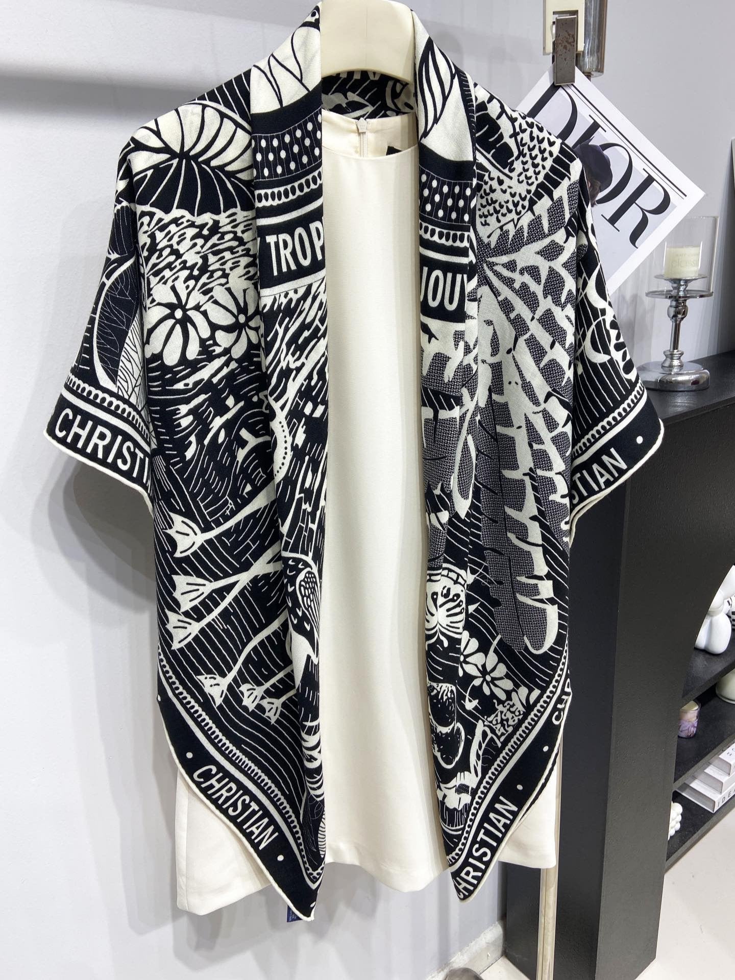Luxury DiorSQUARE SCARF 140 CM IN BLACK MIX WHITE MONOGRAM WOOL AND SILK 415109