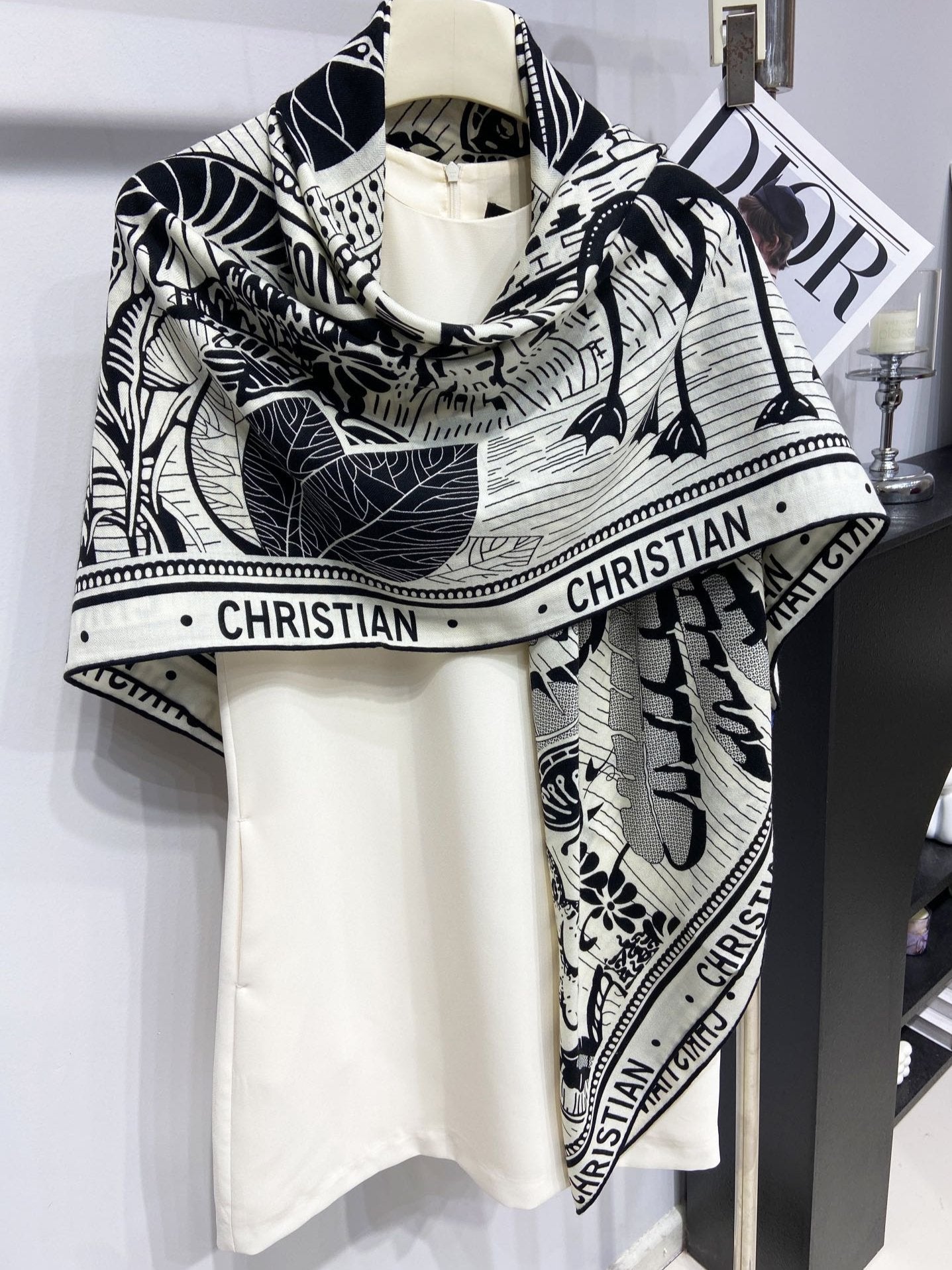 Luxury DiorSQUARE SCARF 140 CM IN BLACK MIX WHITE MONOGRAM WOOL AND SILK 415111