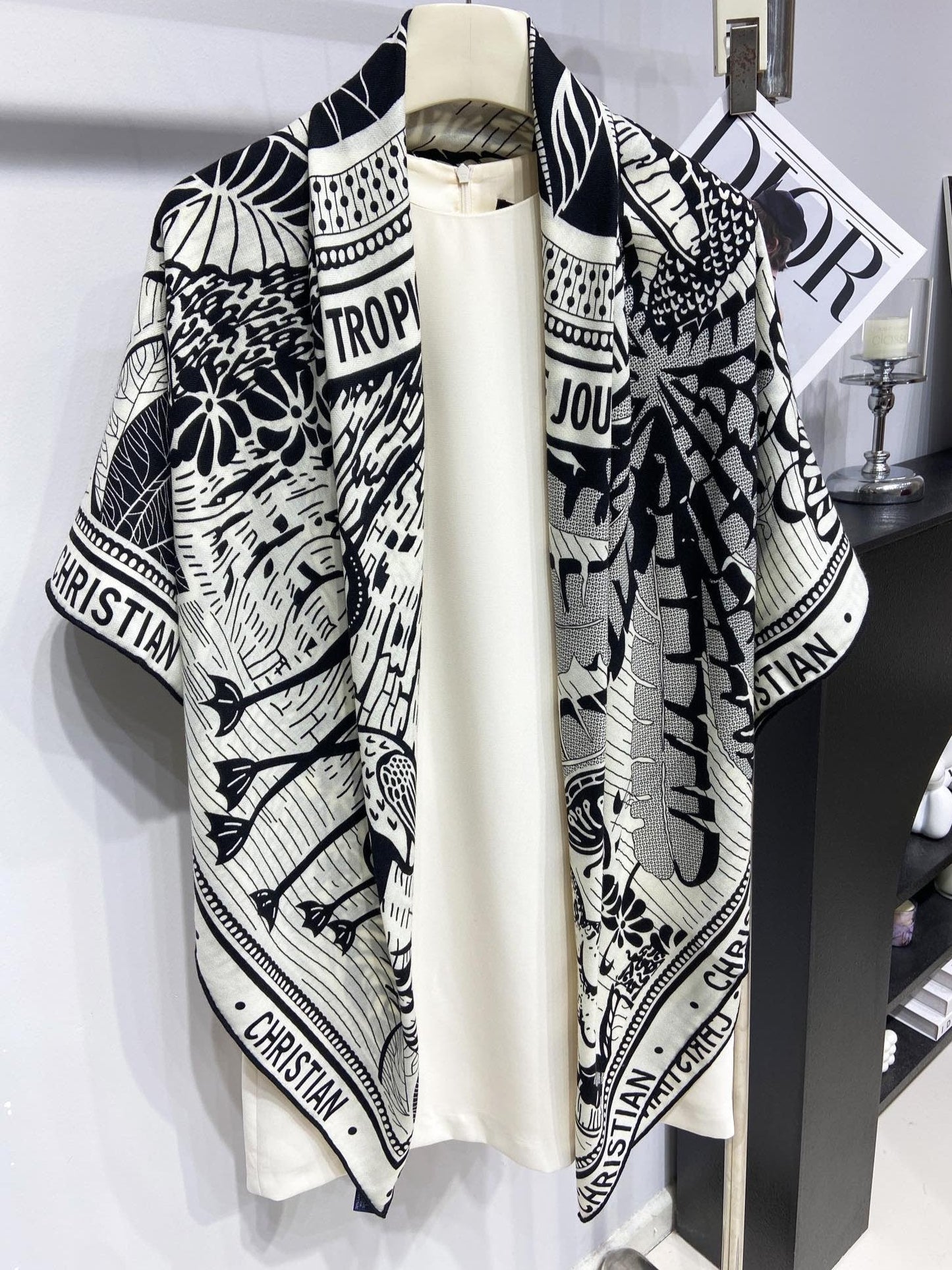 Luxury DiorSQUARE SCARF 140 CM IN BLACK MIX WHITE MONOGRAM WOOL AND SILK 415111