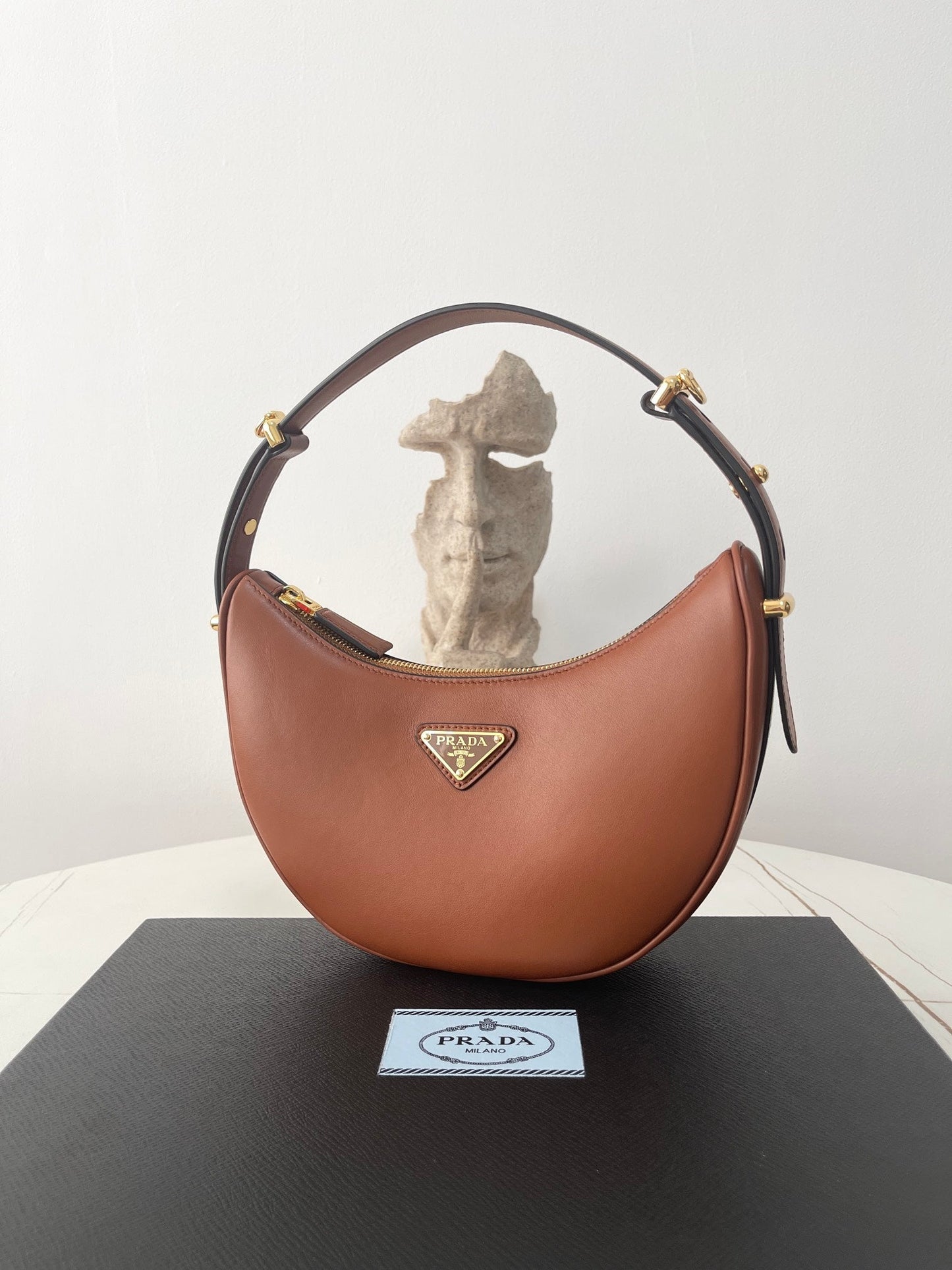 Luxury PradaARQUÉ 22 SHOULDER BAG IN COGNAC BROWN LEATHER