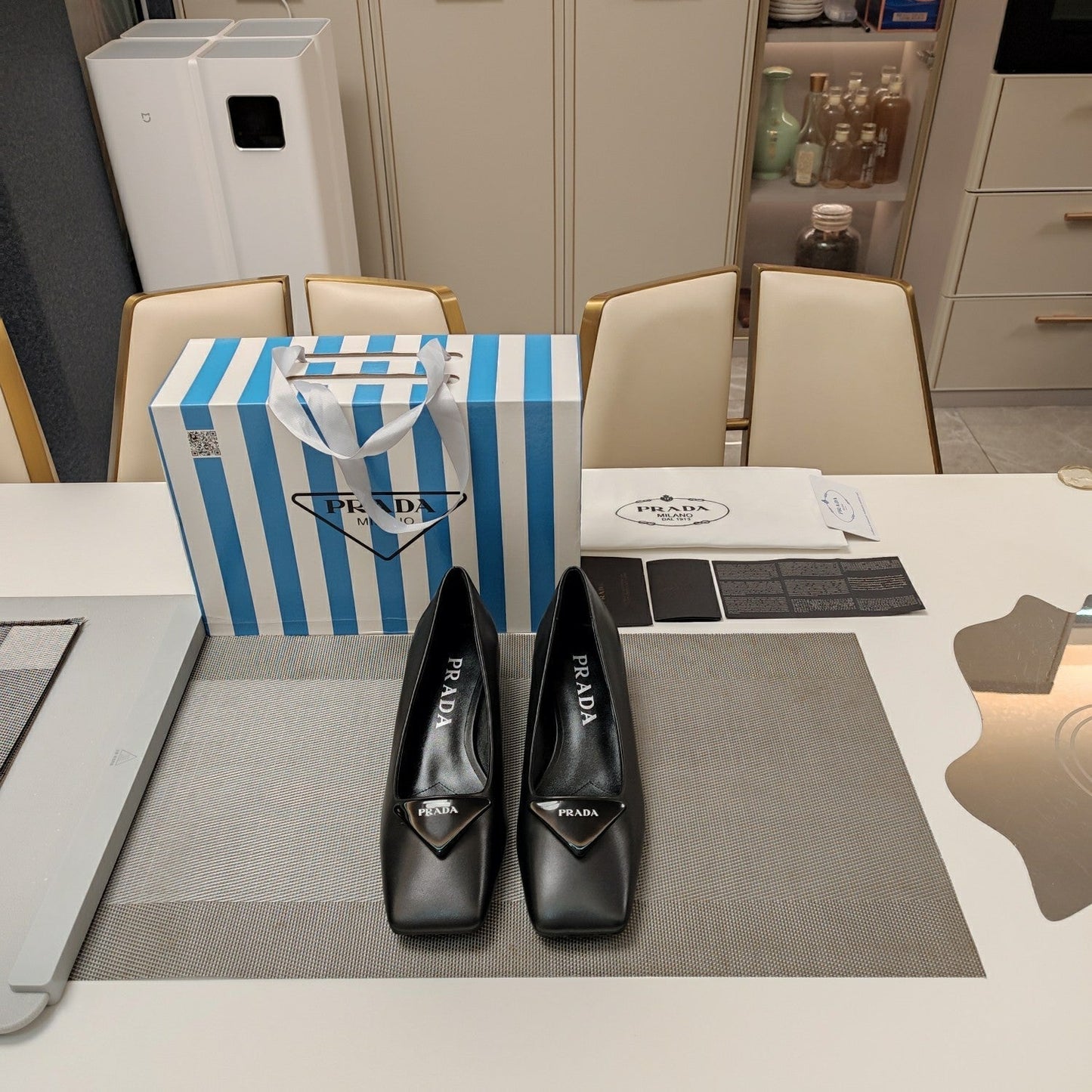 Luxury PradaTRIANGLE LOGO PUMPS IN BLACK CALFSKIN