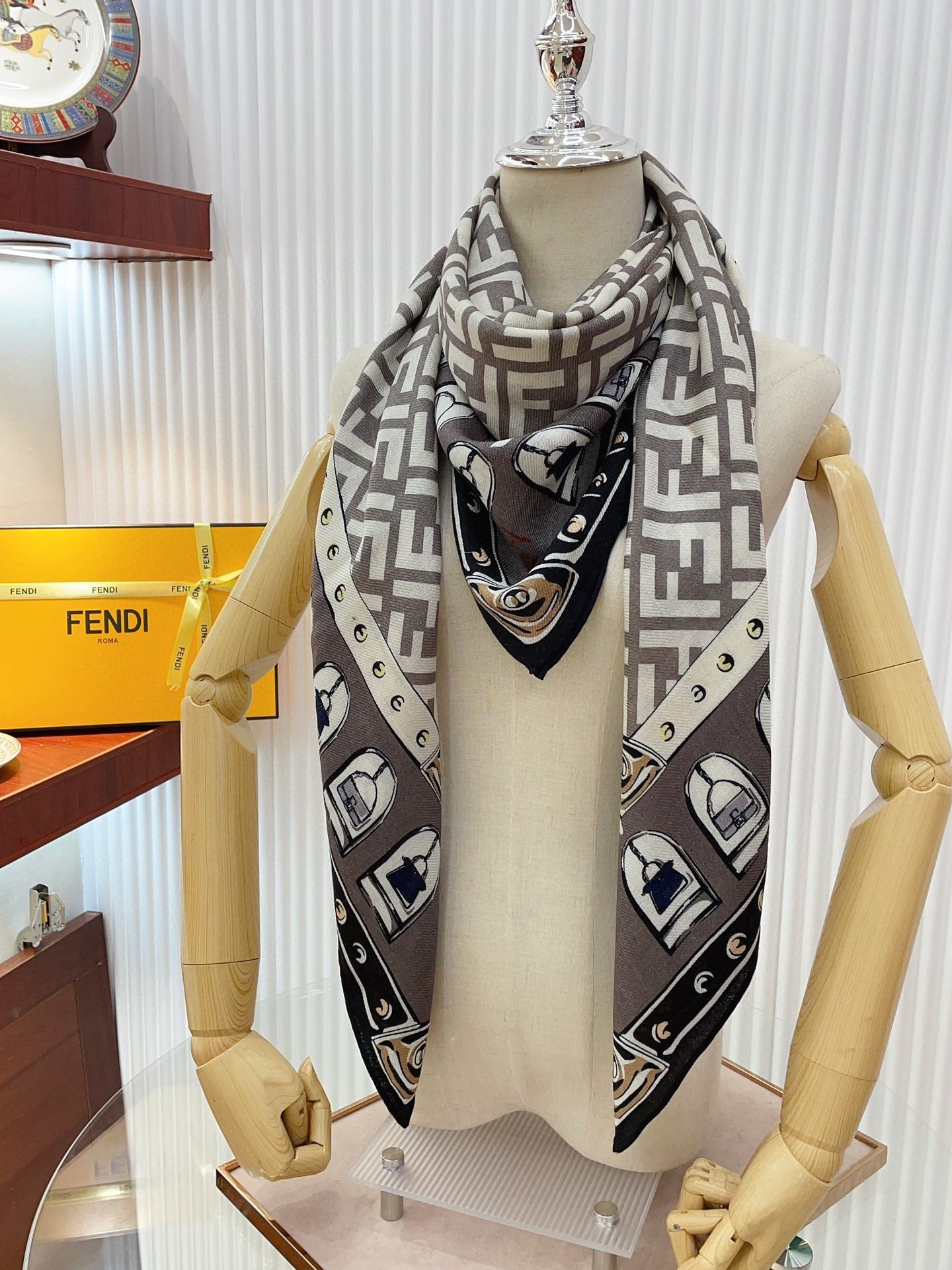 Luxury FendiFOULARD 140 CM IN LIGHT GREY FF SILK CASHMERE