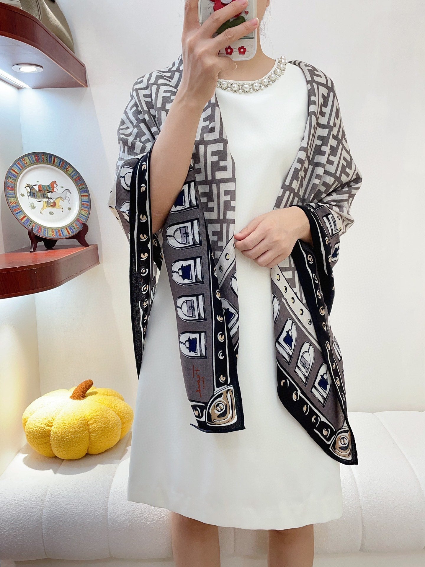 Luxury FendiFOULARD 140 CM IN LIGHT GREY FF SILK CASHMERE