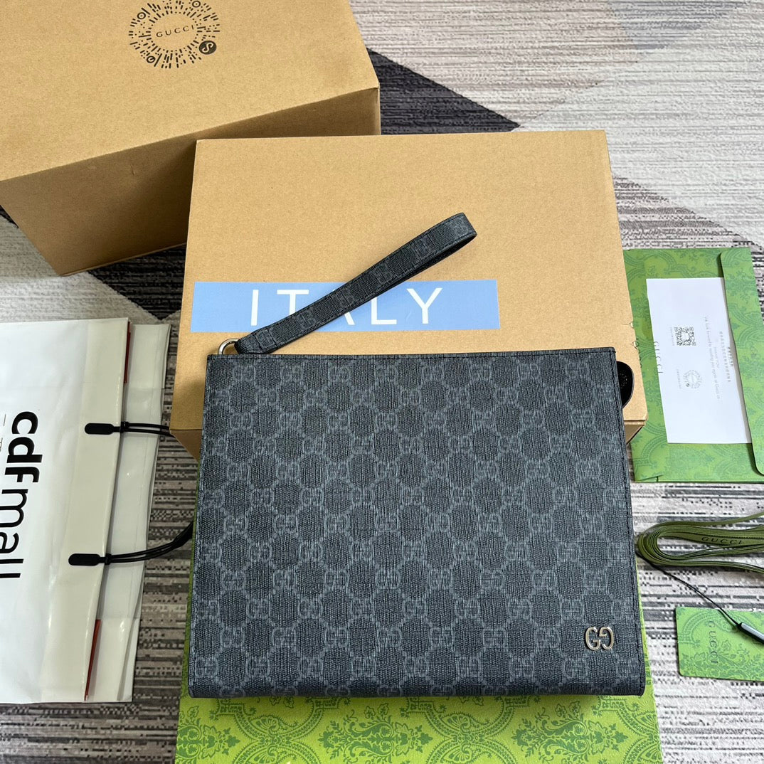Luxury Gucci NEO VINTAGE 26 GG SUPREME POUCH IN BLACK CANVAS