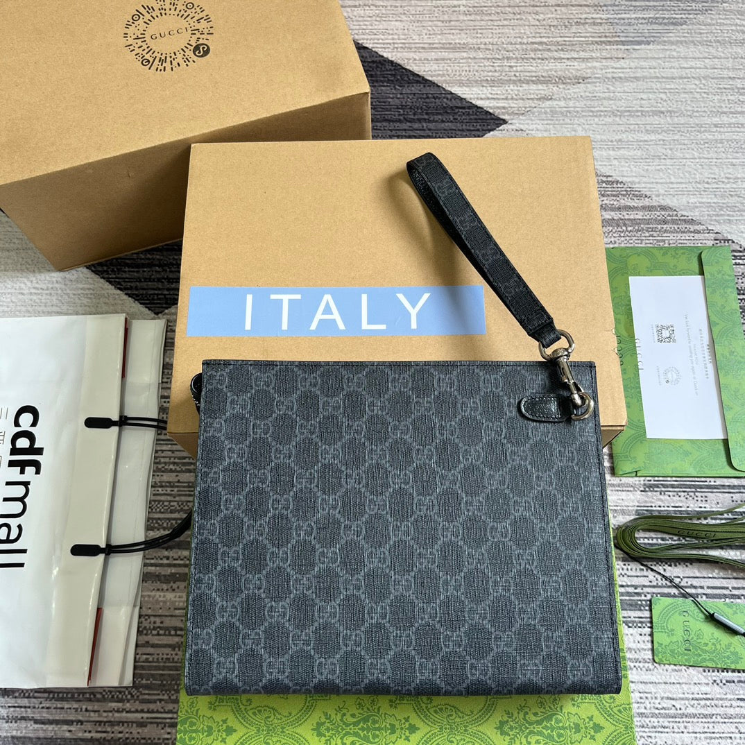 Luxury Gucci NEO VINTAGE 26 GG SUPREME POUCH IN BLACK CANVAS