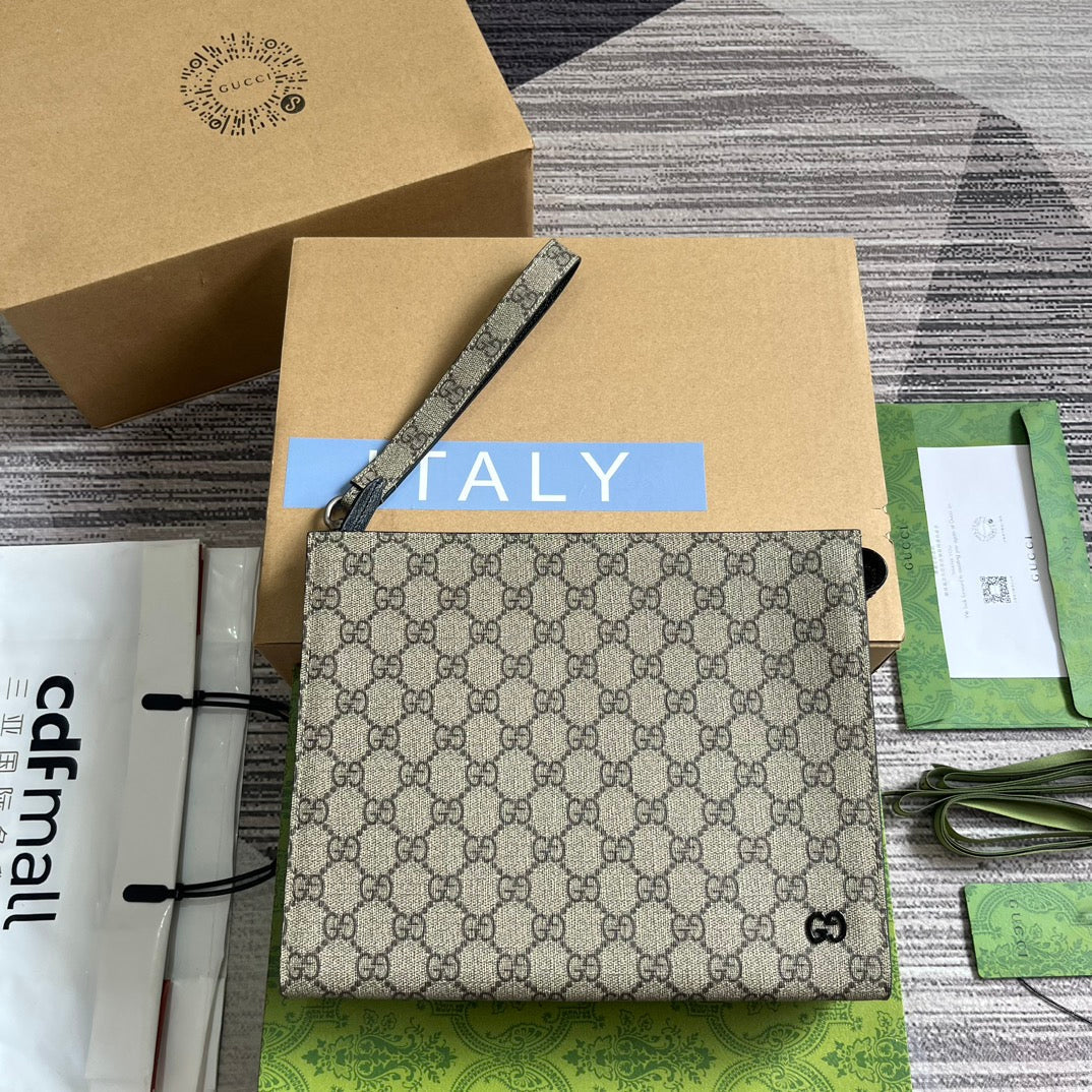 Luxury Gucci NEO VINTAGE 26 GG SUPREME POUCH IN BEIGE AND EBONY CANVAS