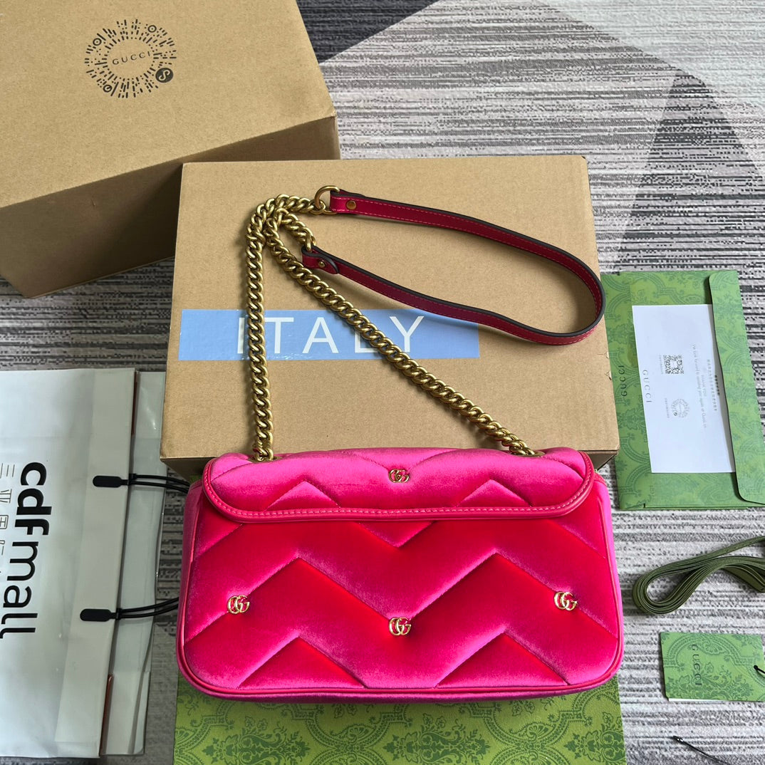 Luxury Gucci GG MARMONT MEDIUM 26 BAG IN BRIGHT PINK VELVET