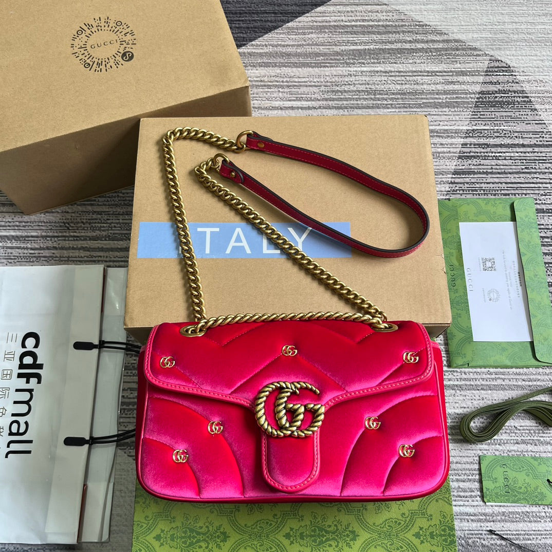 Luxury Gucci GG MARMONT MEDIUM 26 BAG IN BRIGHT PINK VELVET