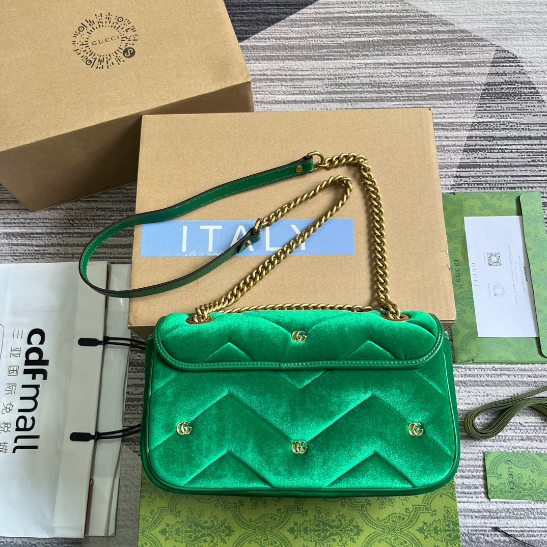 Luxury Gucci GG MARMONT MEDIUM 26 BAG IN COOL GREEN VELVET