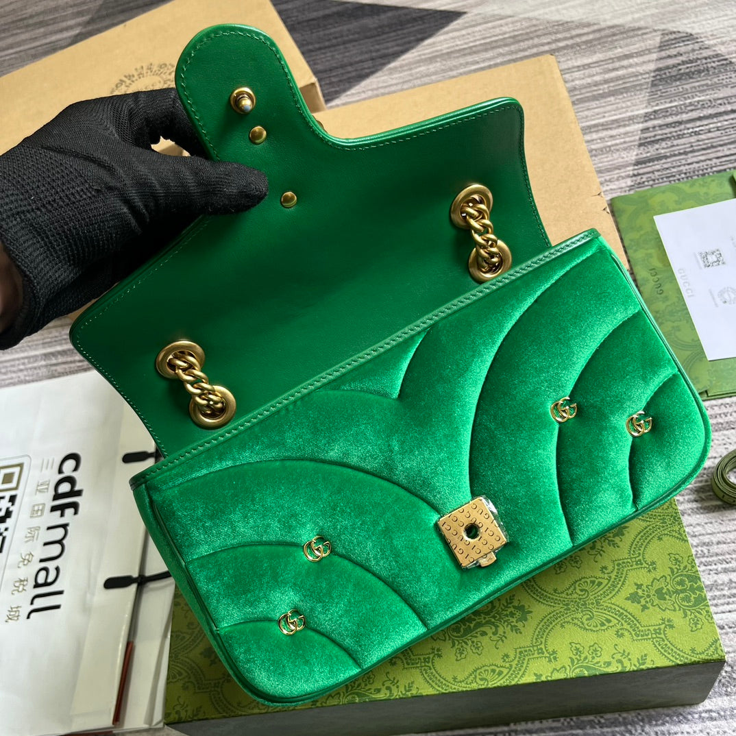 Luxury Gucci GG MARMONT MEDIUM 26 BAG IN COOL GREEN VELVET