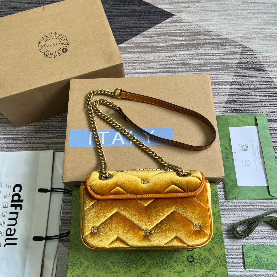 Luxury Gucci GG MARMONT MINI 22 BAG IN GOLDEN VELVET