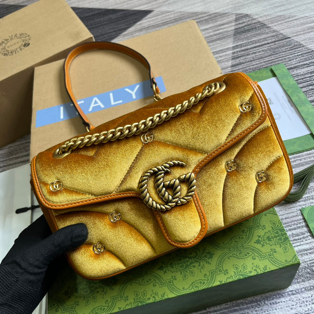 Luxury Gucci GG MARMONT MEDIUM 26 BAG IN GOLDEN VELVET