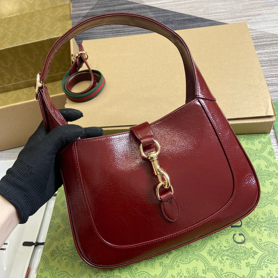 Luxury Gucci JACKIE SMALL SHOULDER BAG 27 IN WINE RED CRACKED LACQUER CALFSKIN GOLD HARDWARE