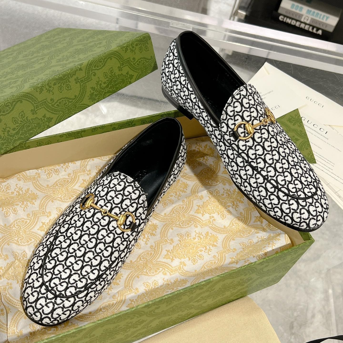 Luxury Gucci MEN'S LOAFER WITH HORSEBIT IN BLACK MIX WHITE MONOGRAM JACQUARD FABRIC