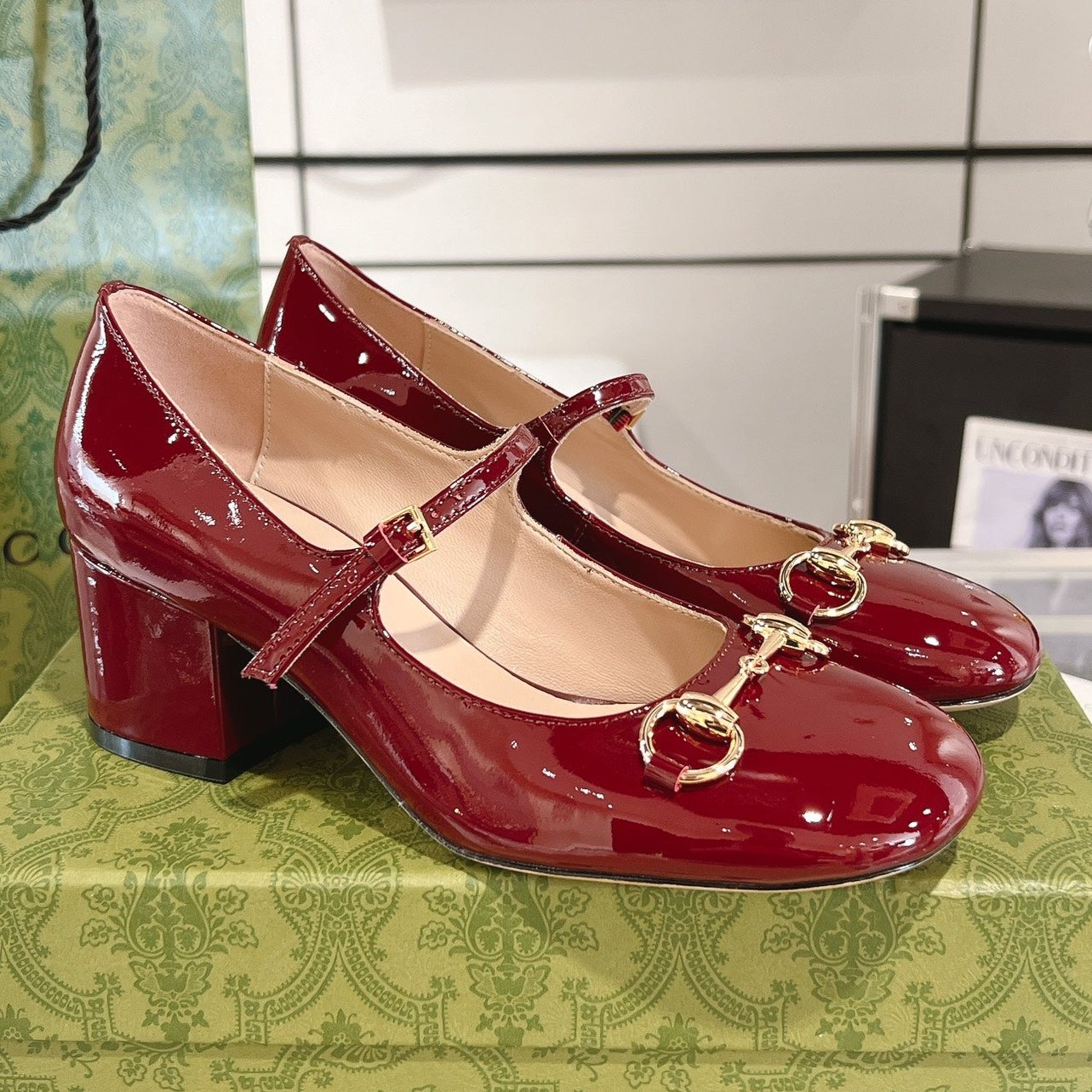 Luxury Gucci HORSEBIT MARY JANE HEEL IN CRIMSON RED CALFSKIN