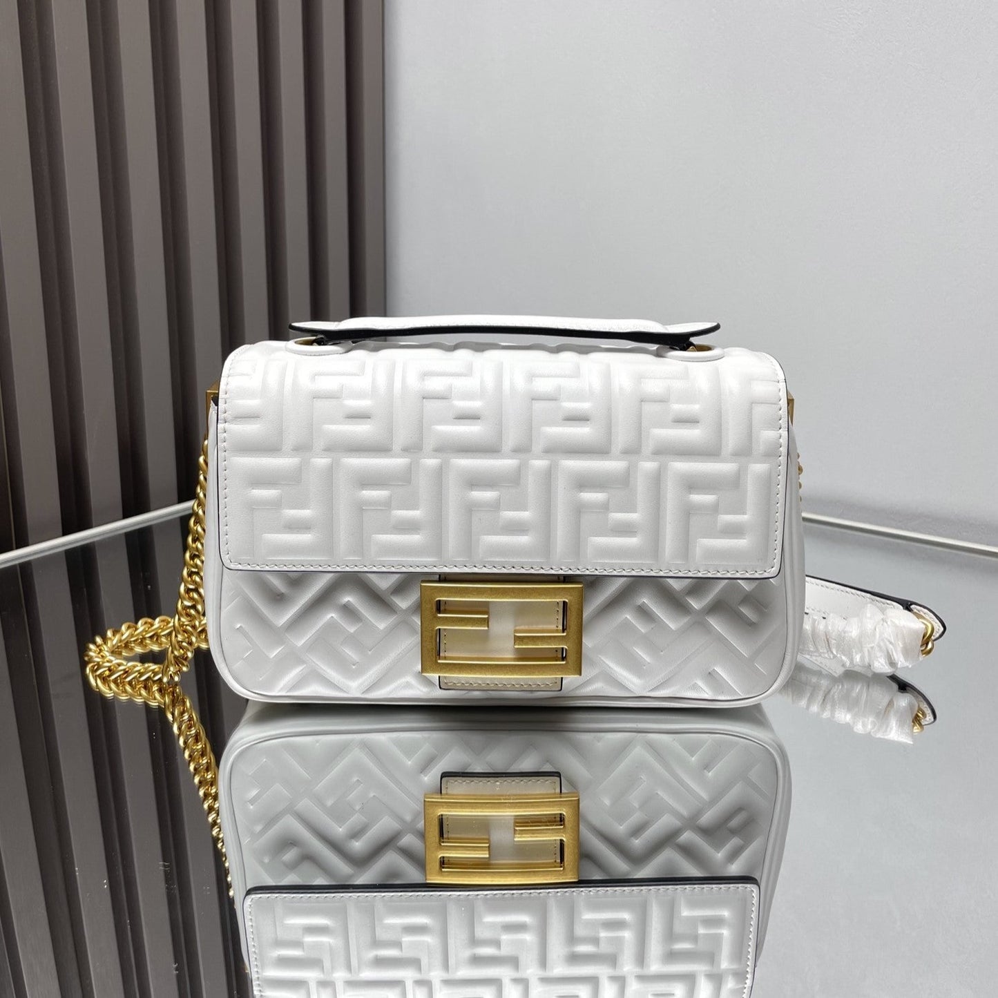 Luxury FendiFend Baguette 24 Bag With FF Motif White Leather Ghw